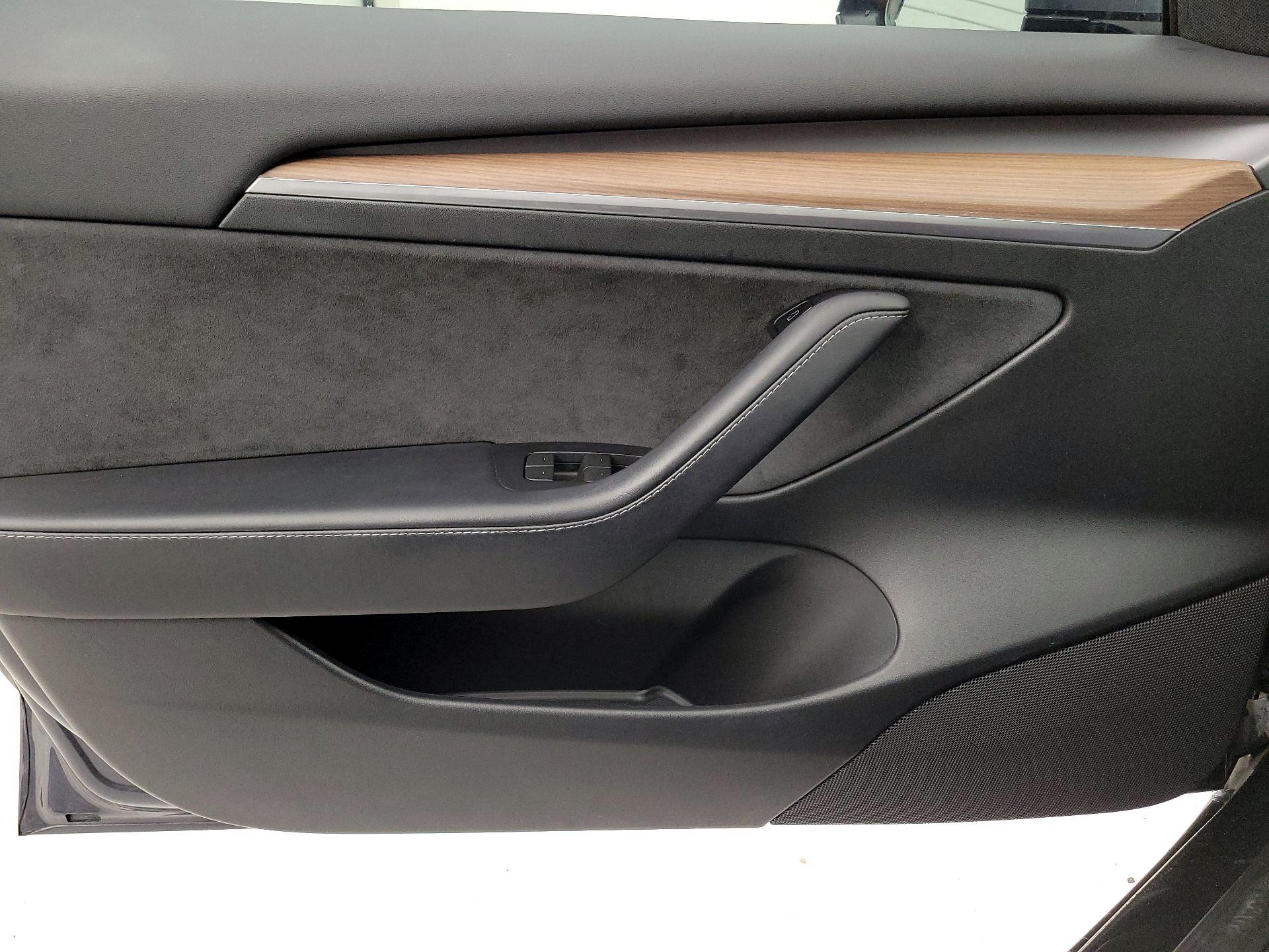 Thumbnail: 2023 Tesla Model 3 - 12