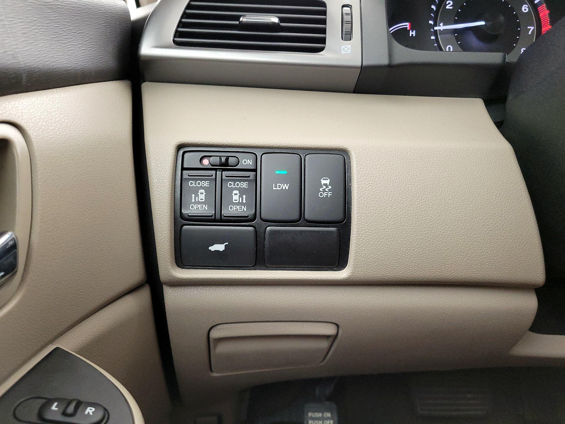 Thumbnail: 2017 Honda Odyssey - 13