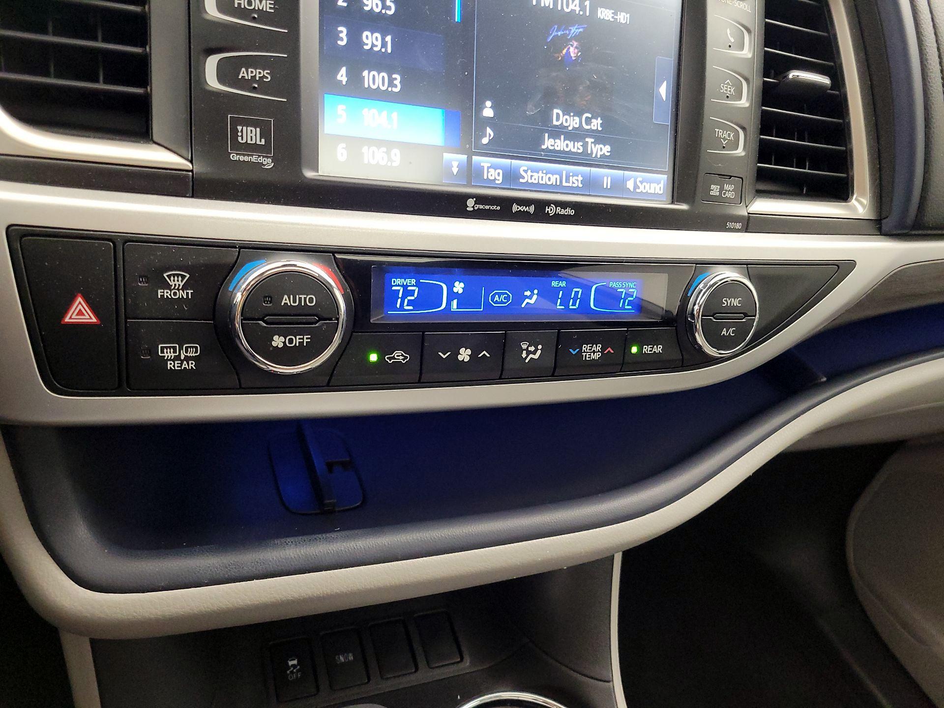 Thumbnail: 2018 Toyota Highlander - 16