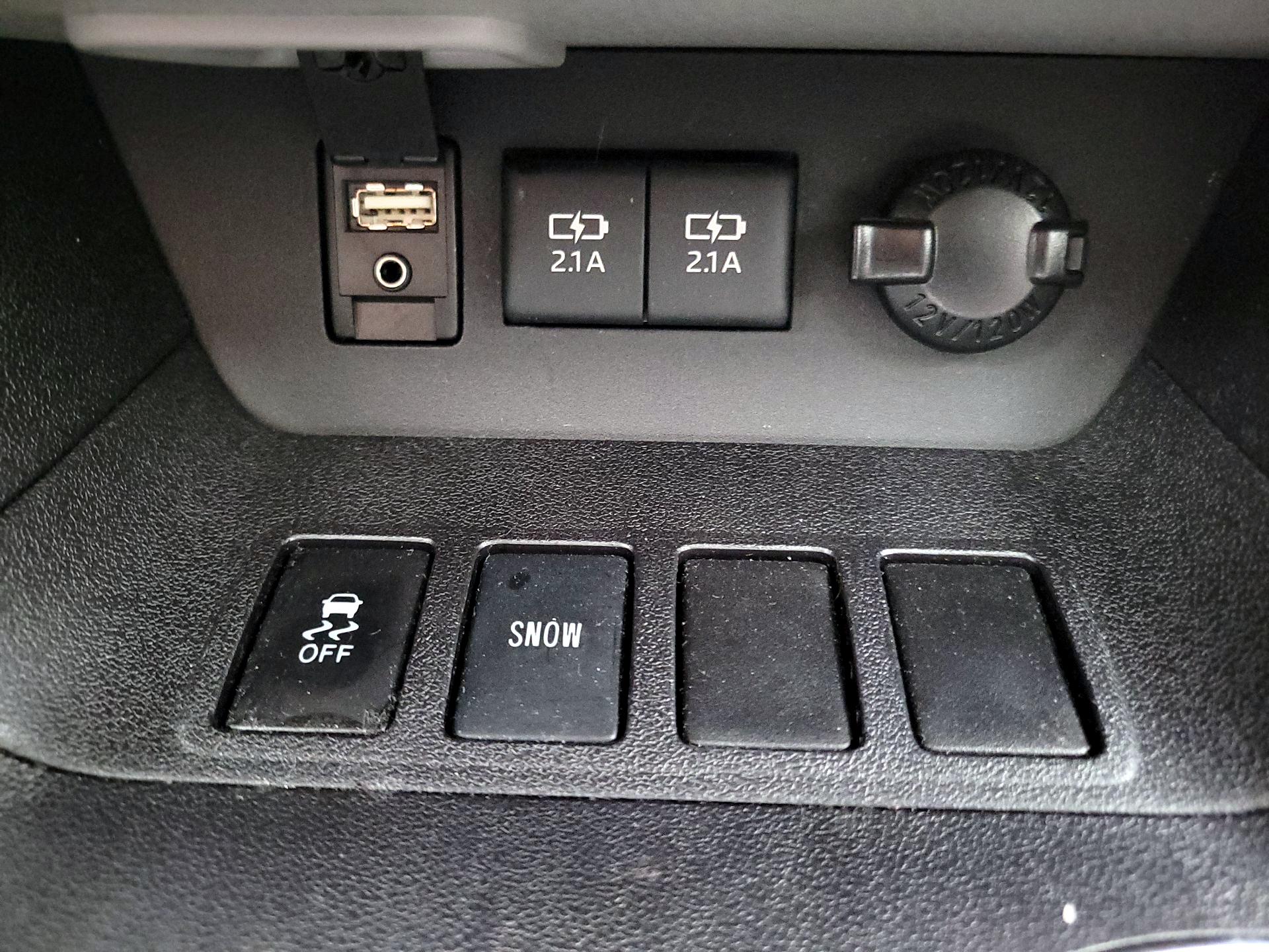 Thumbnail: 2018 Toyota Highlander - 18