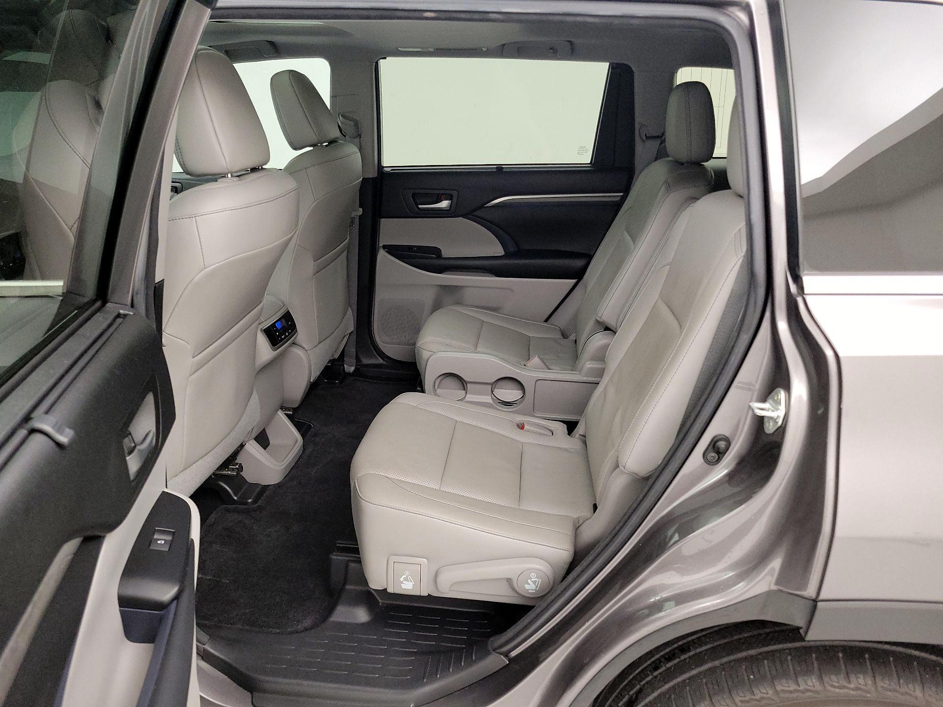 Thumbnail: 2018 Toyota Highlander - 20