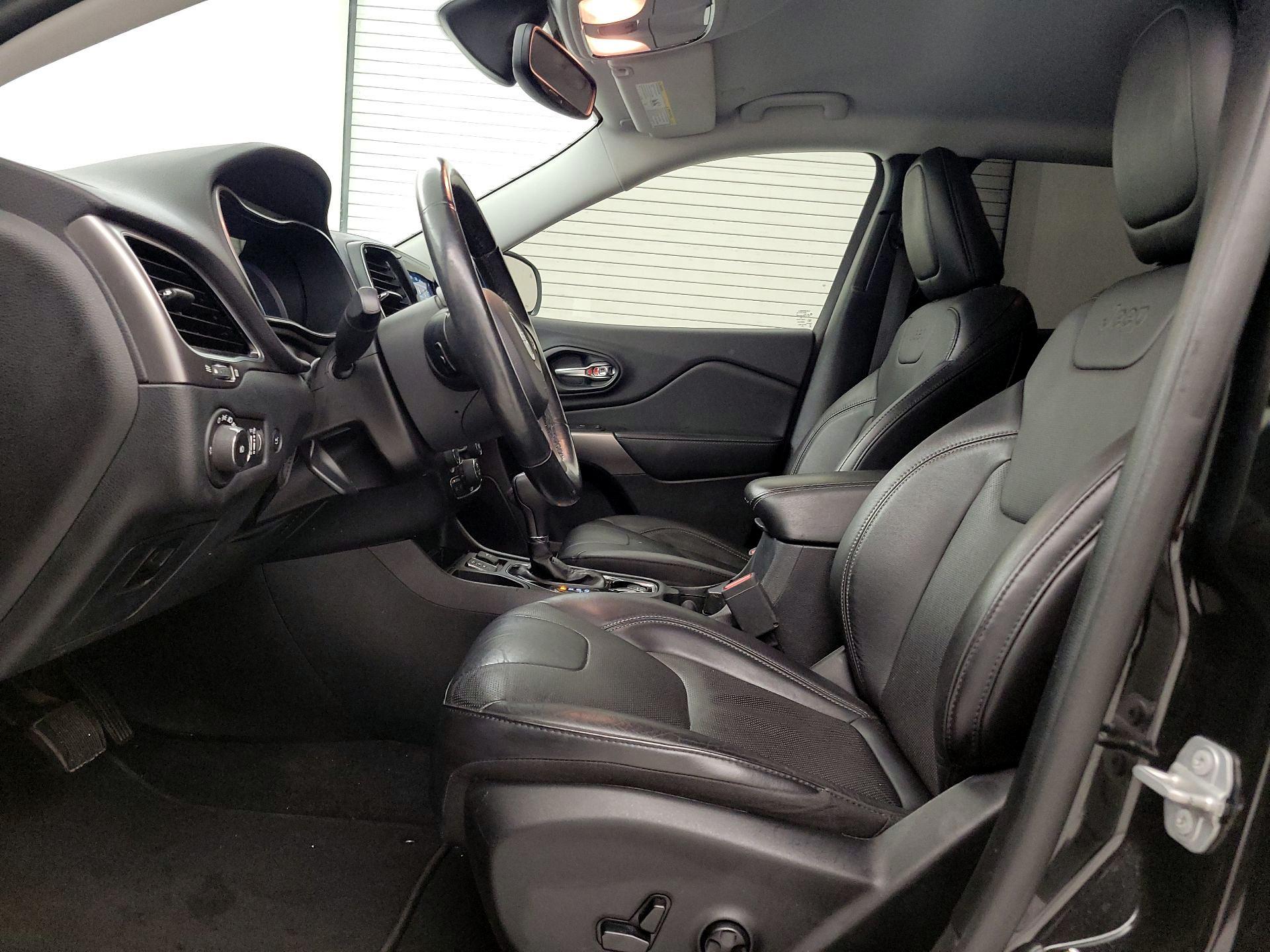 Thumbnail: 2020 Jeep Cherokee - 11