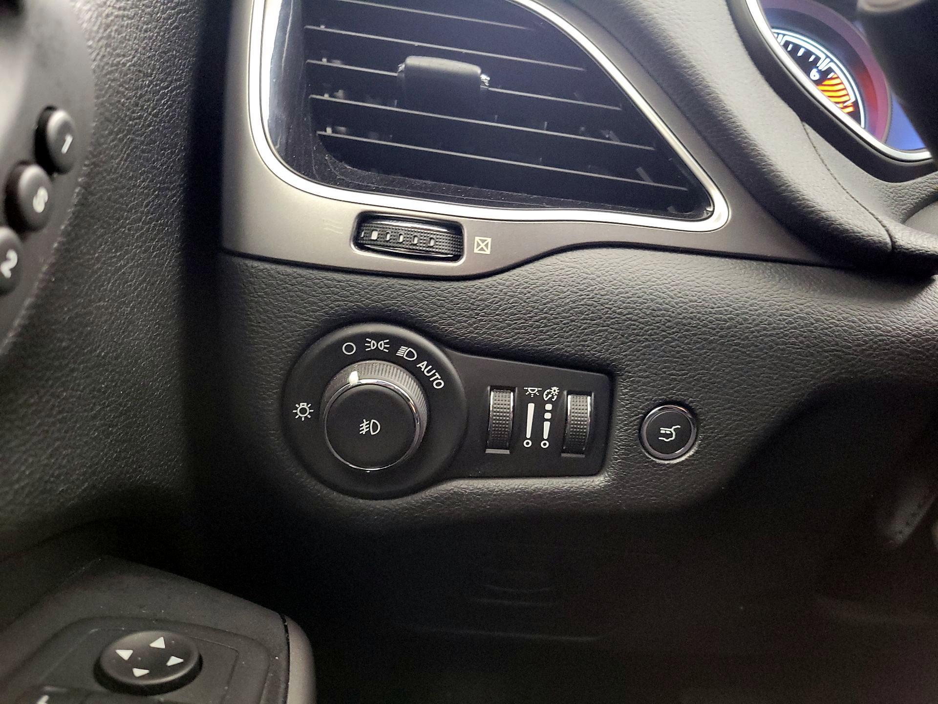 Thumbnail: 2020 Jeep Cherokee - 13