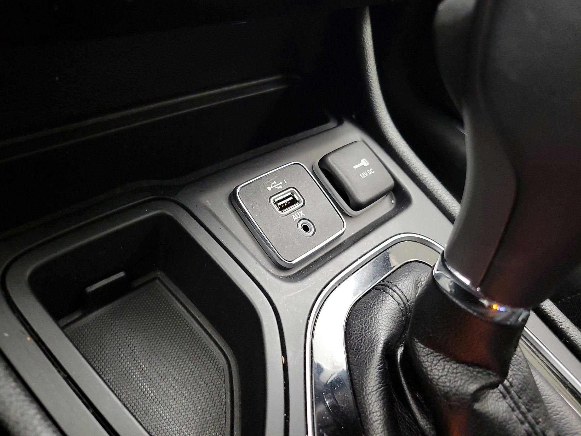 Thumbnail: 2020 Jeep Cherokee - 18