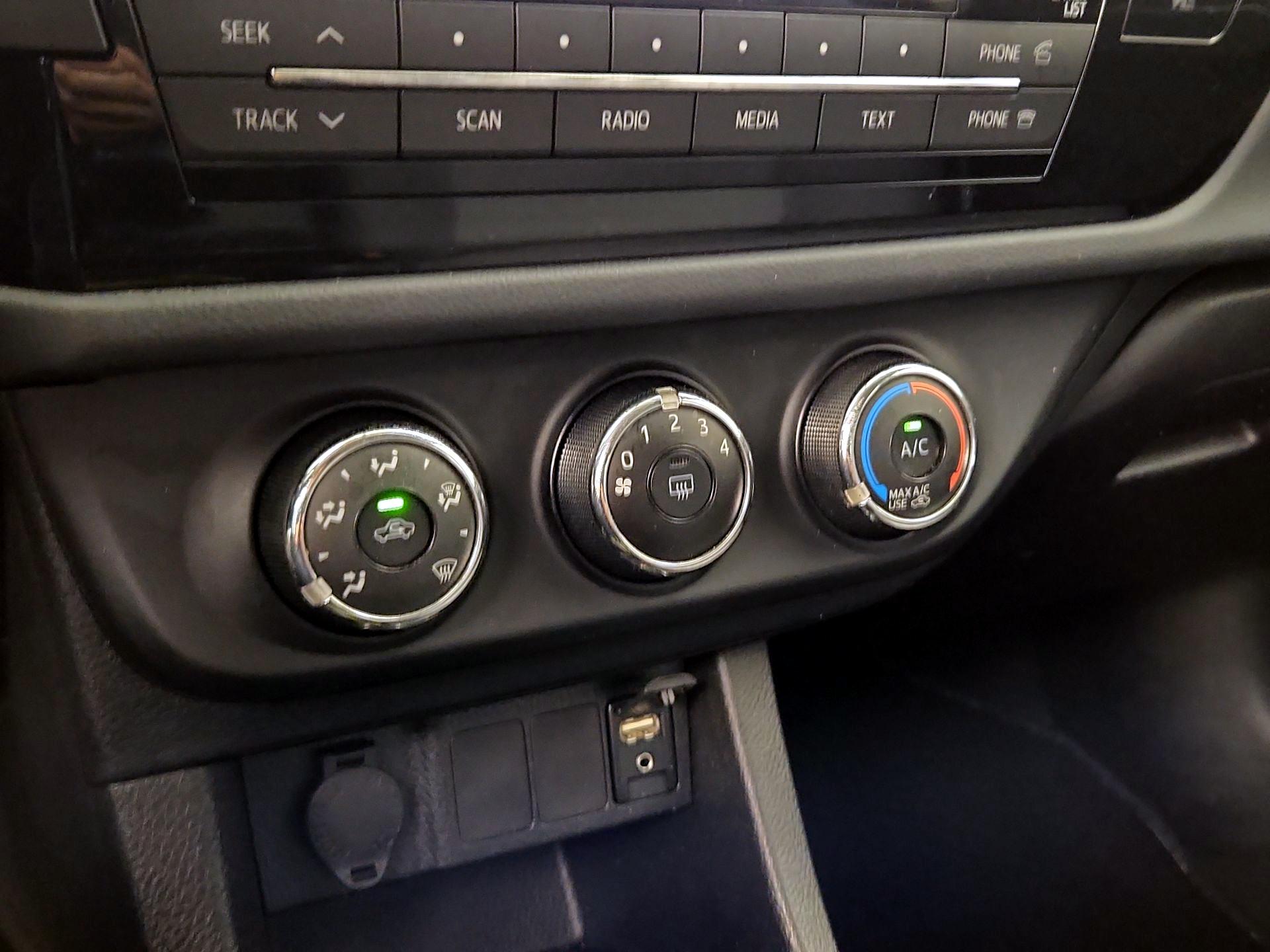 Thumbnail: 2015 Toyota Corolla - 15