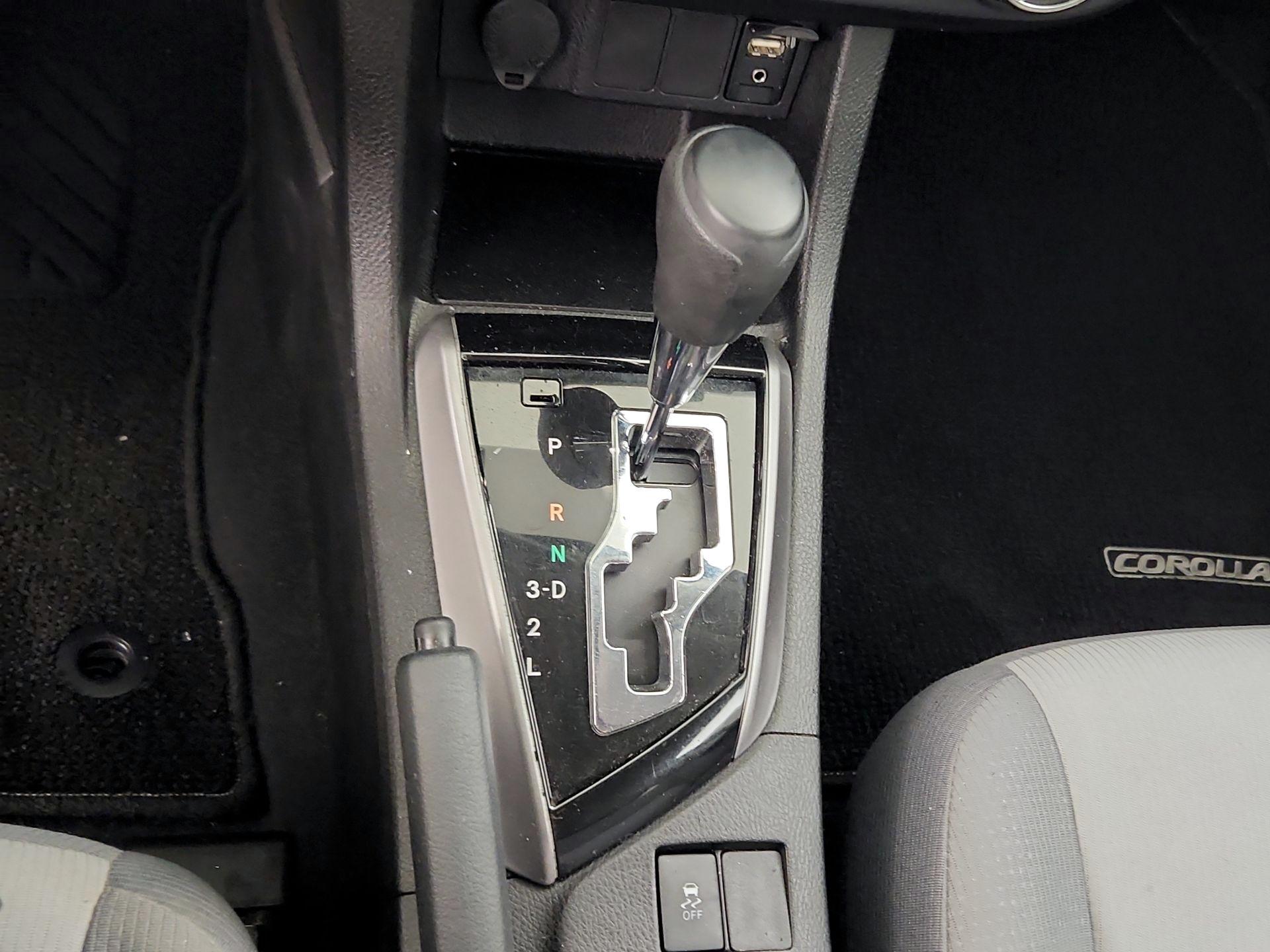 Thumbnail: 2015 Toyota Corolla - 16