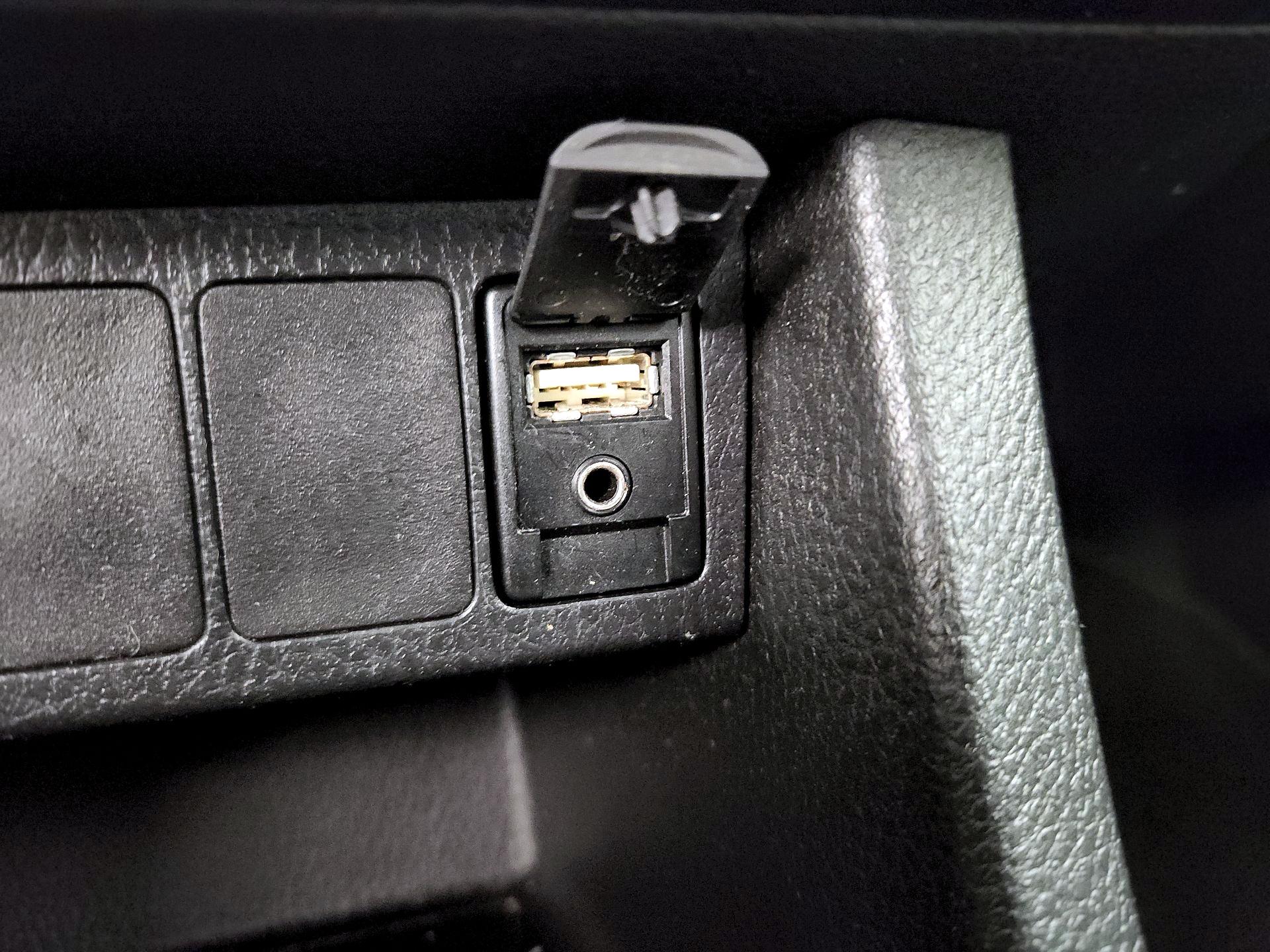 Thumbnail: 2015 Toyota Corolla - 17