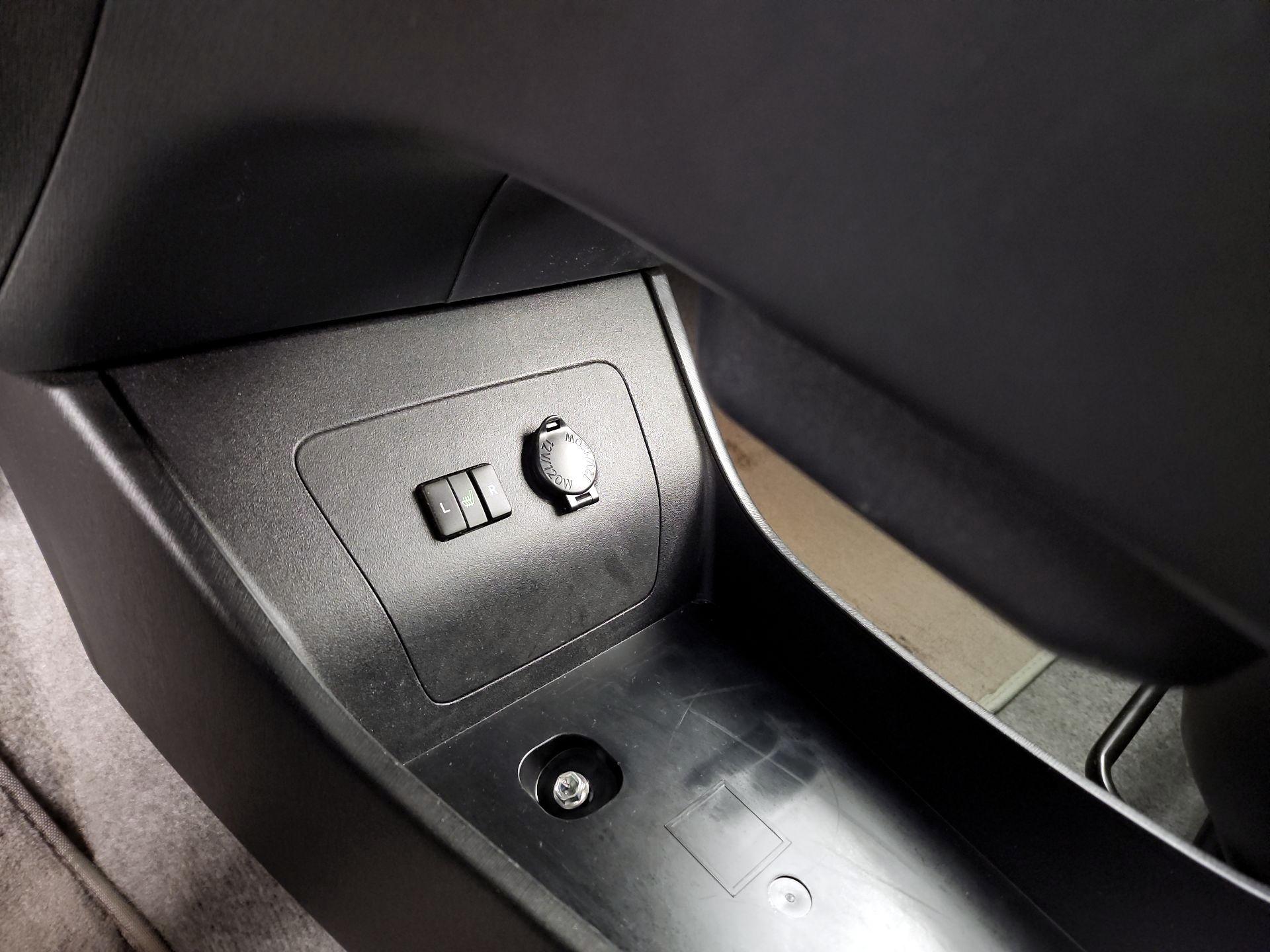 Thumbnail: 2014 Toyota Prius - 18