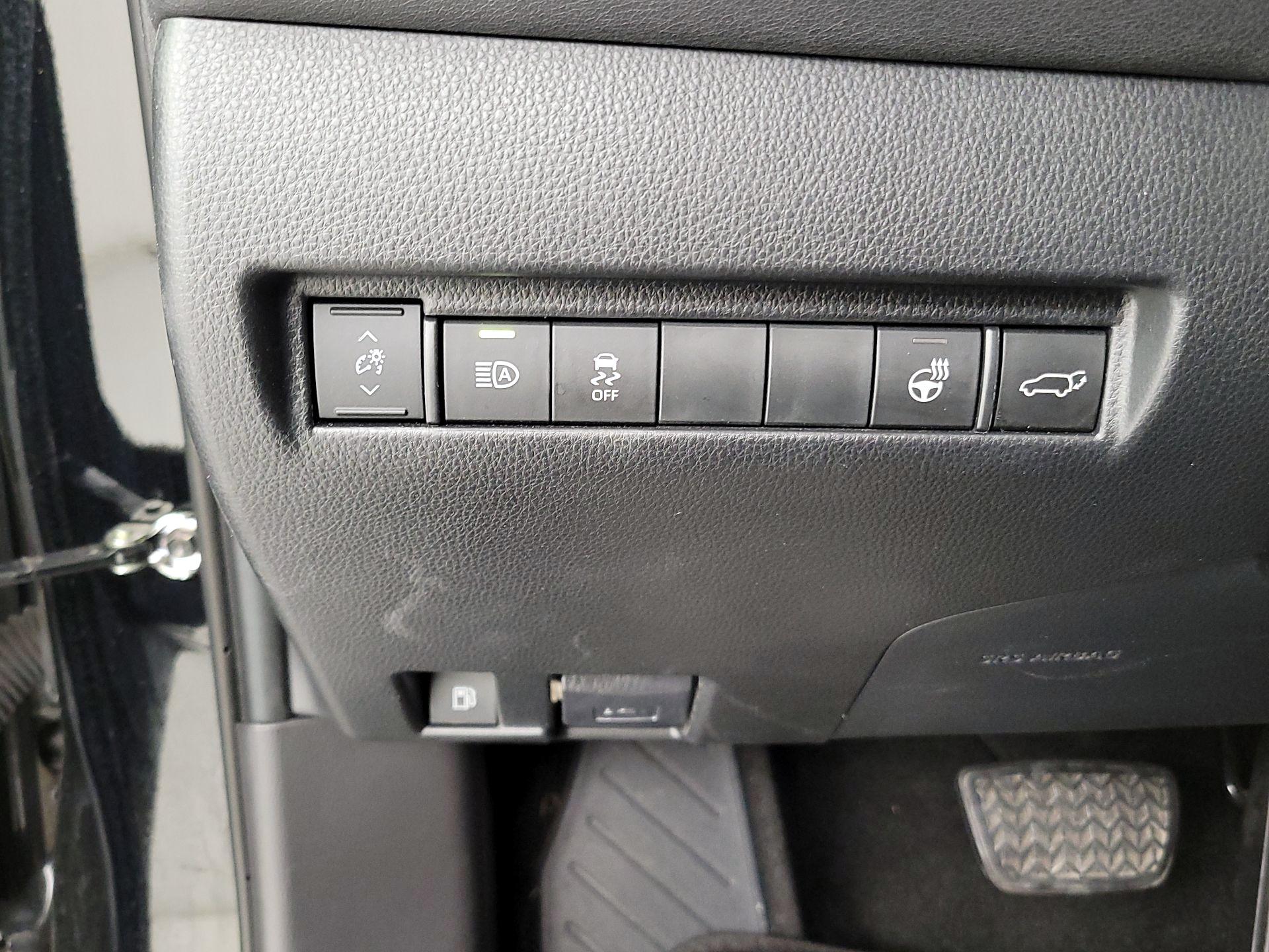 Thumbnail: 2021 Toyota Venza - 13