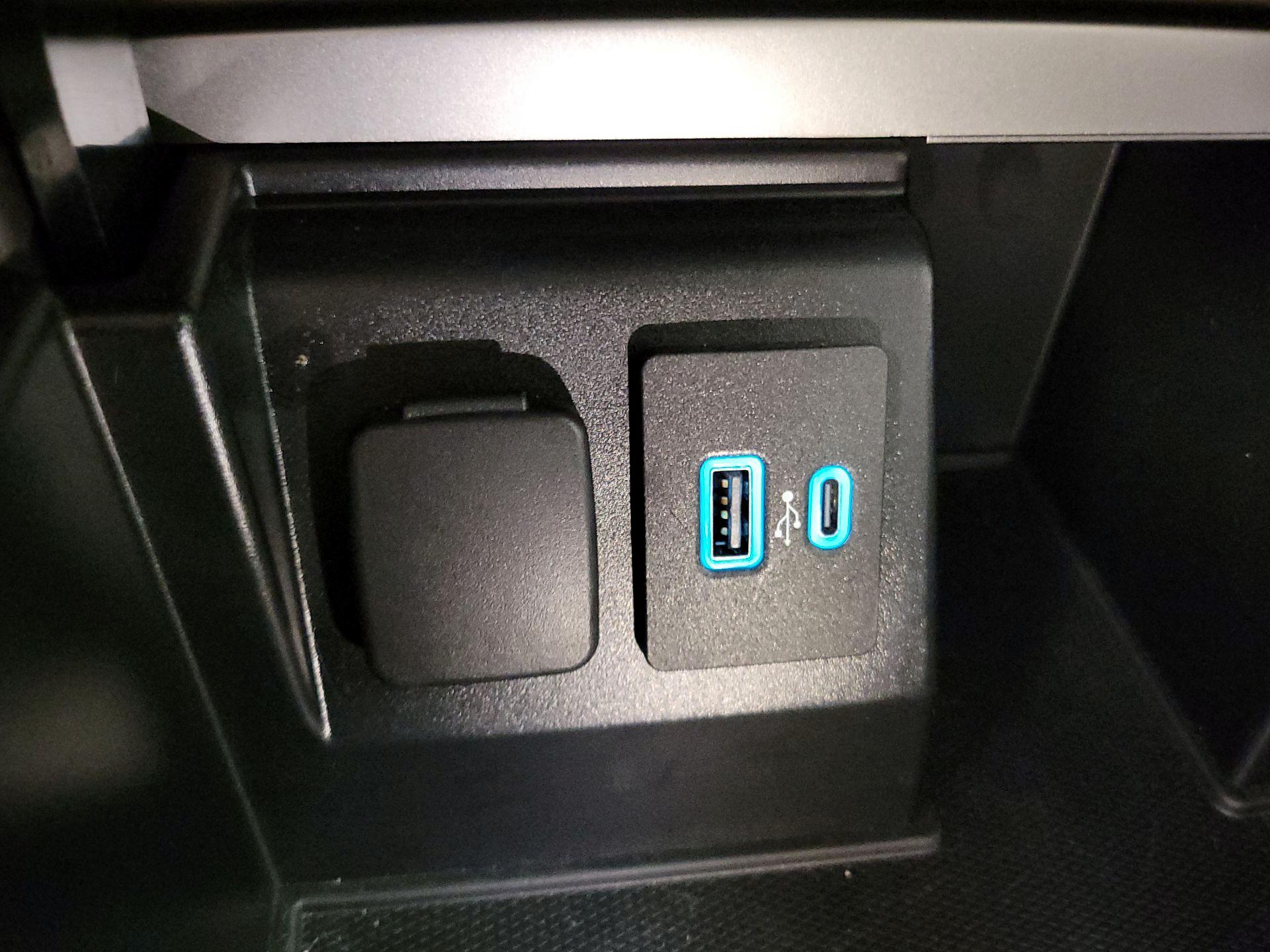 Thumbnail: 2020 Ford Explorer - 19