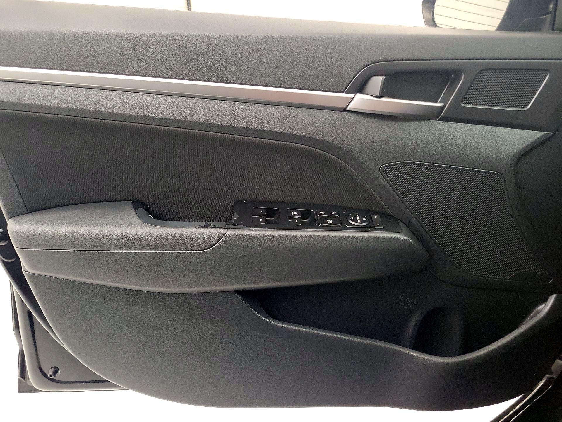 Thumbnail: 2019 Hyundai Elantra - 12