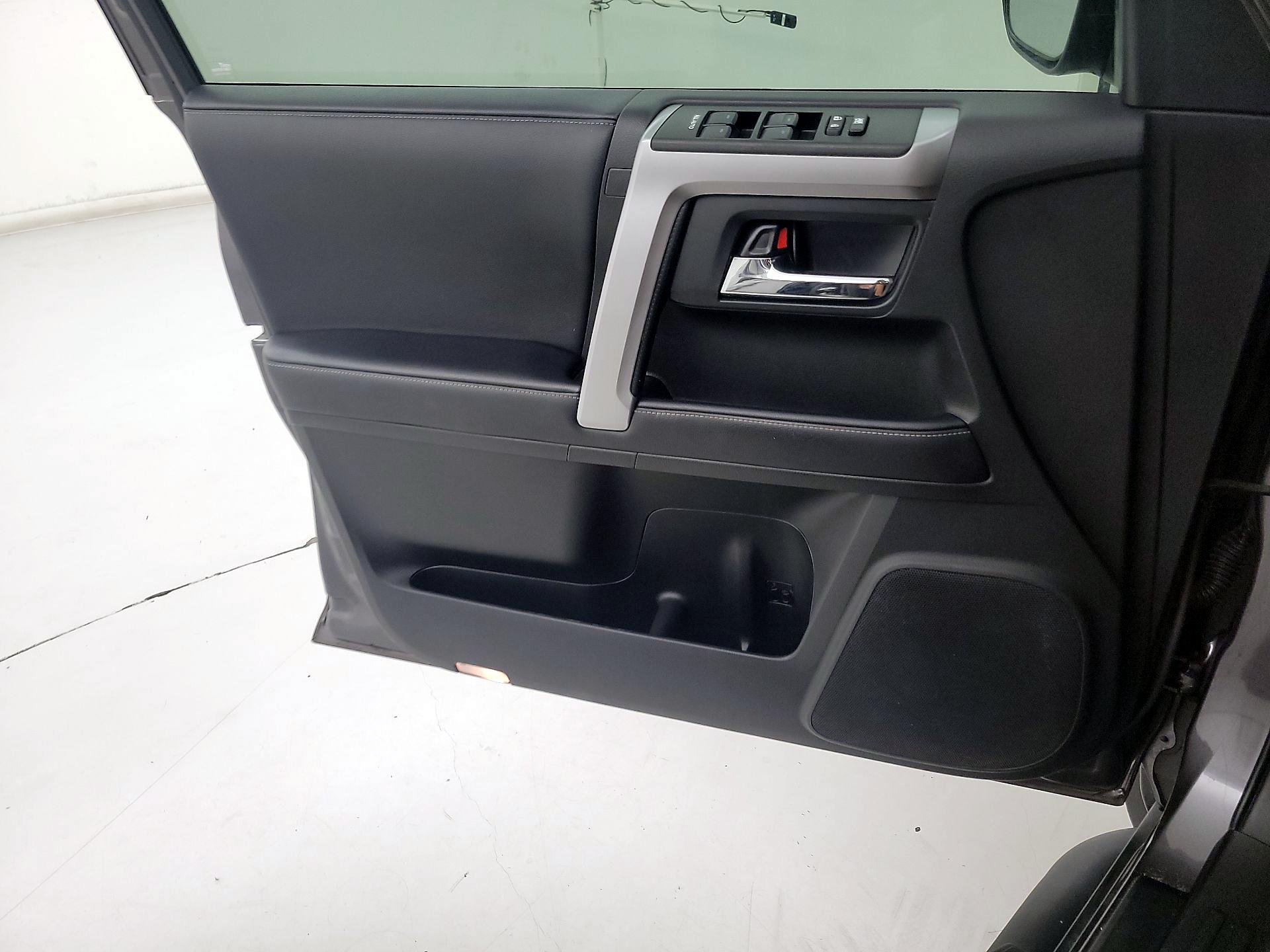 Thumbnail: 2022 Toyota 4Runner - 12