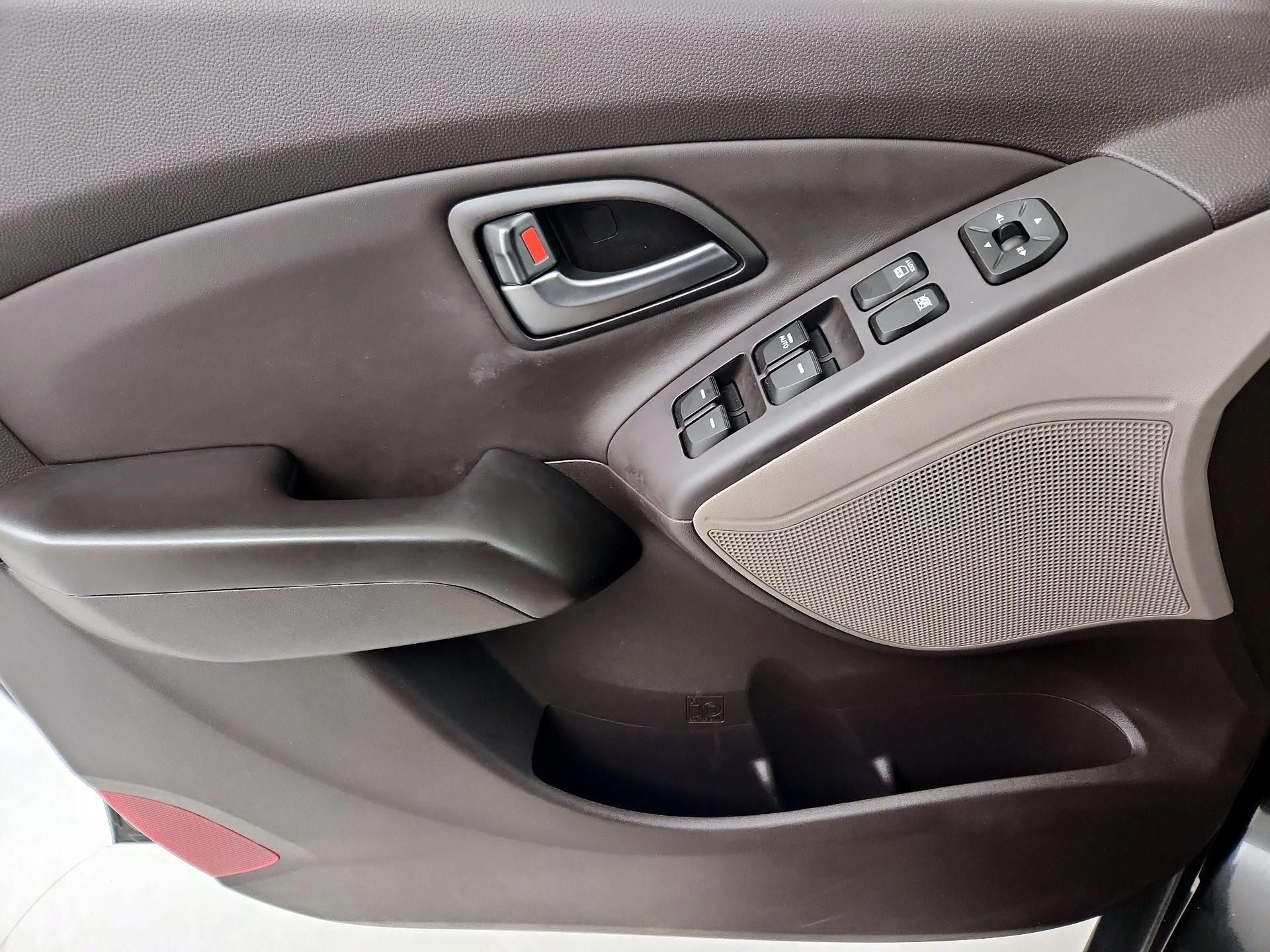 Thumbnail: 2015 Hyundai Tucson - 12