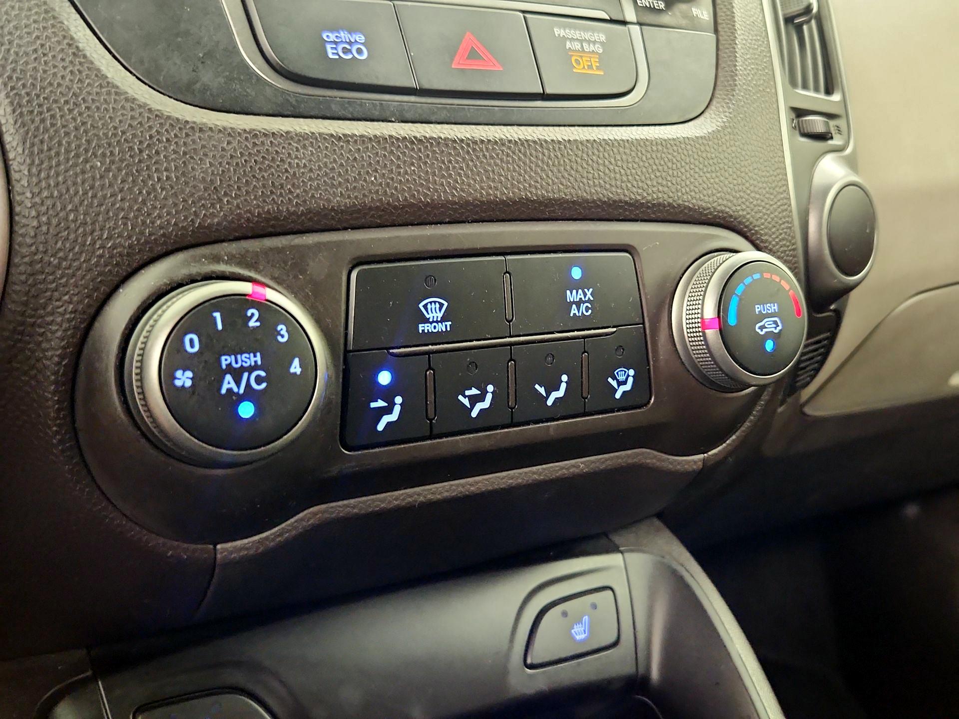 Thumbnail: 2015 Hyundai Tucson - 16