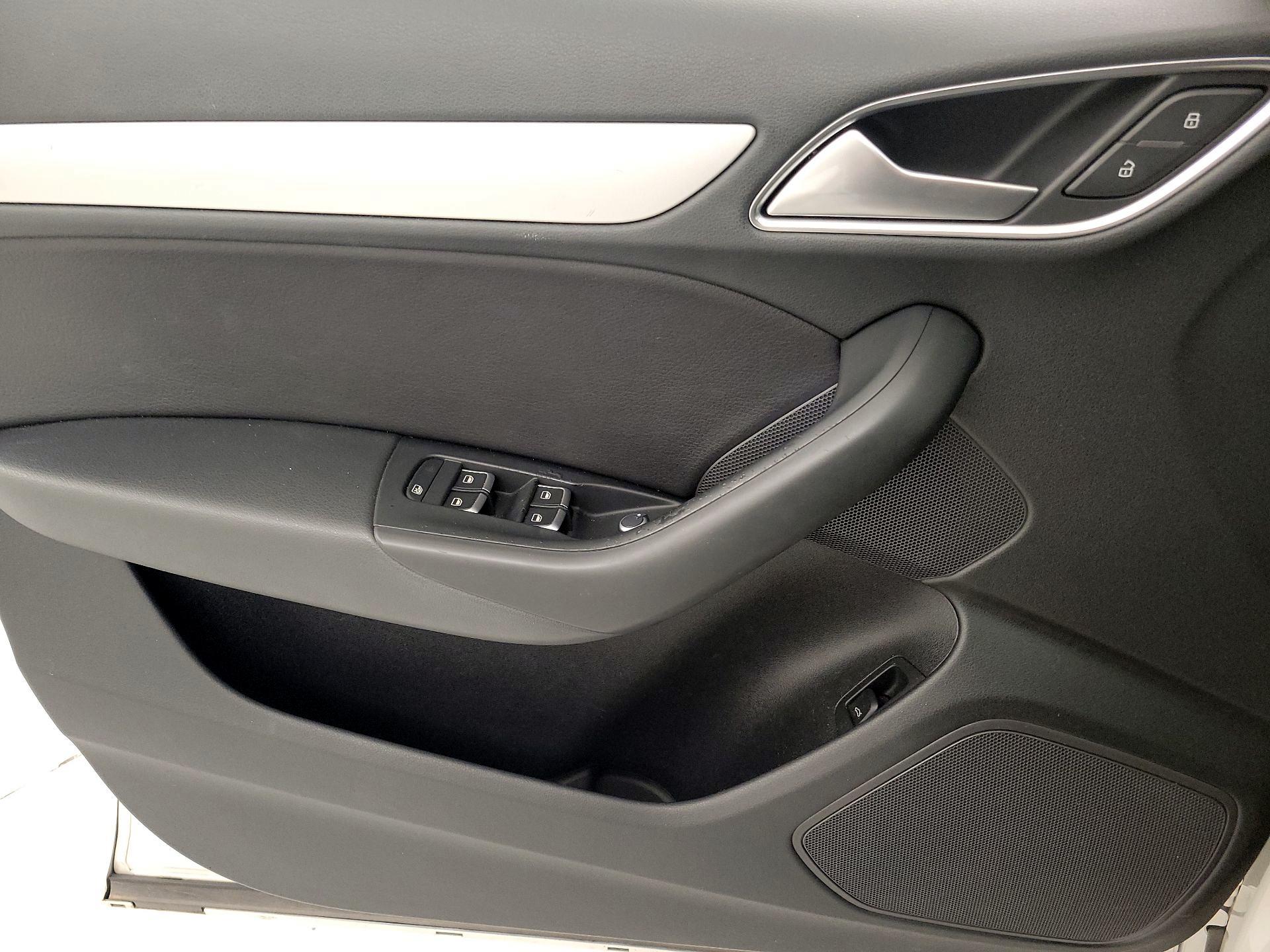 Thumbnail: 2018 Audi Q3 - 12