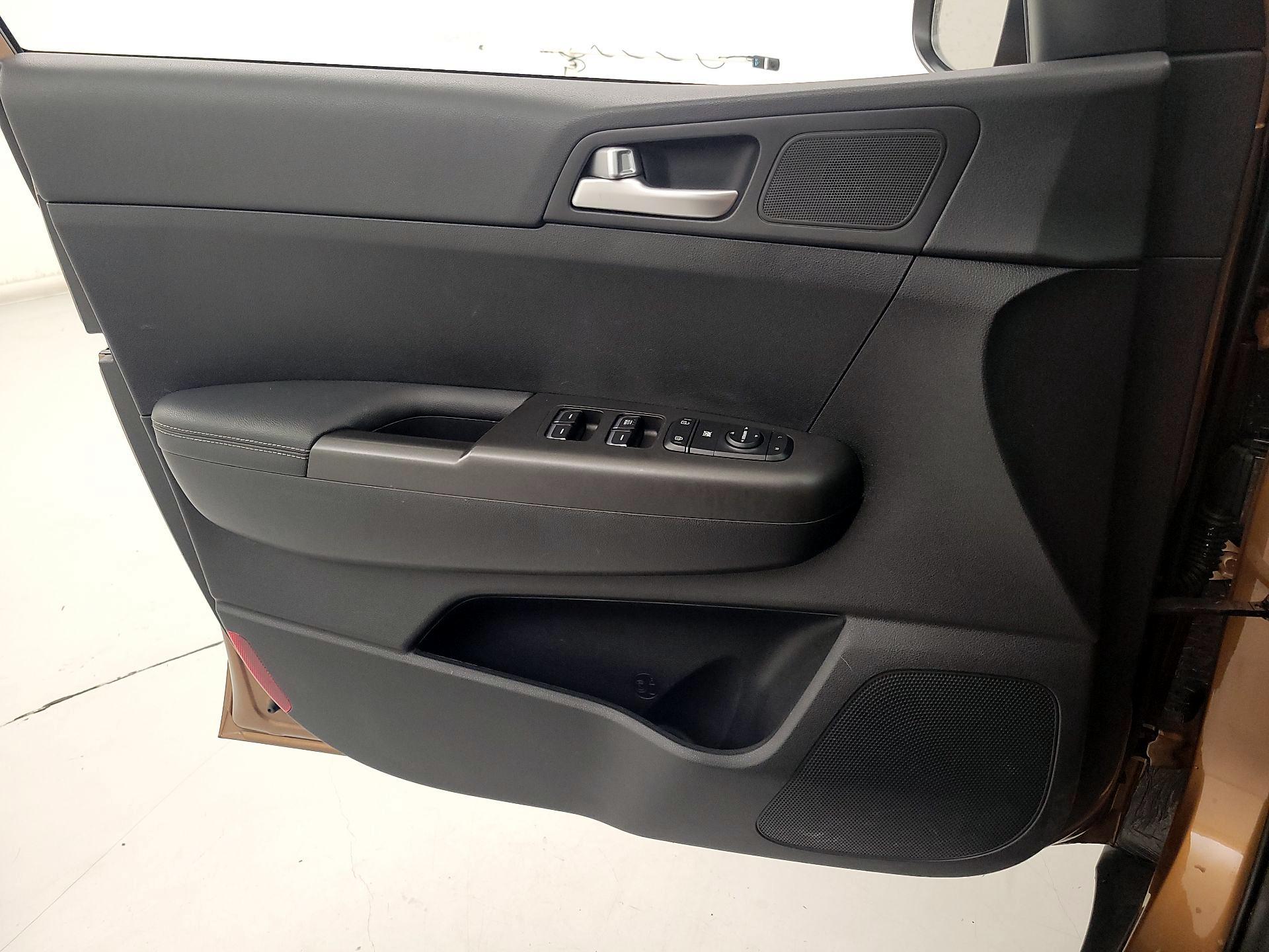 Thumbnail: 2017 Kia Sportage - 12