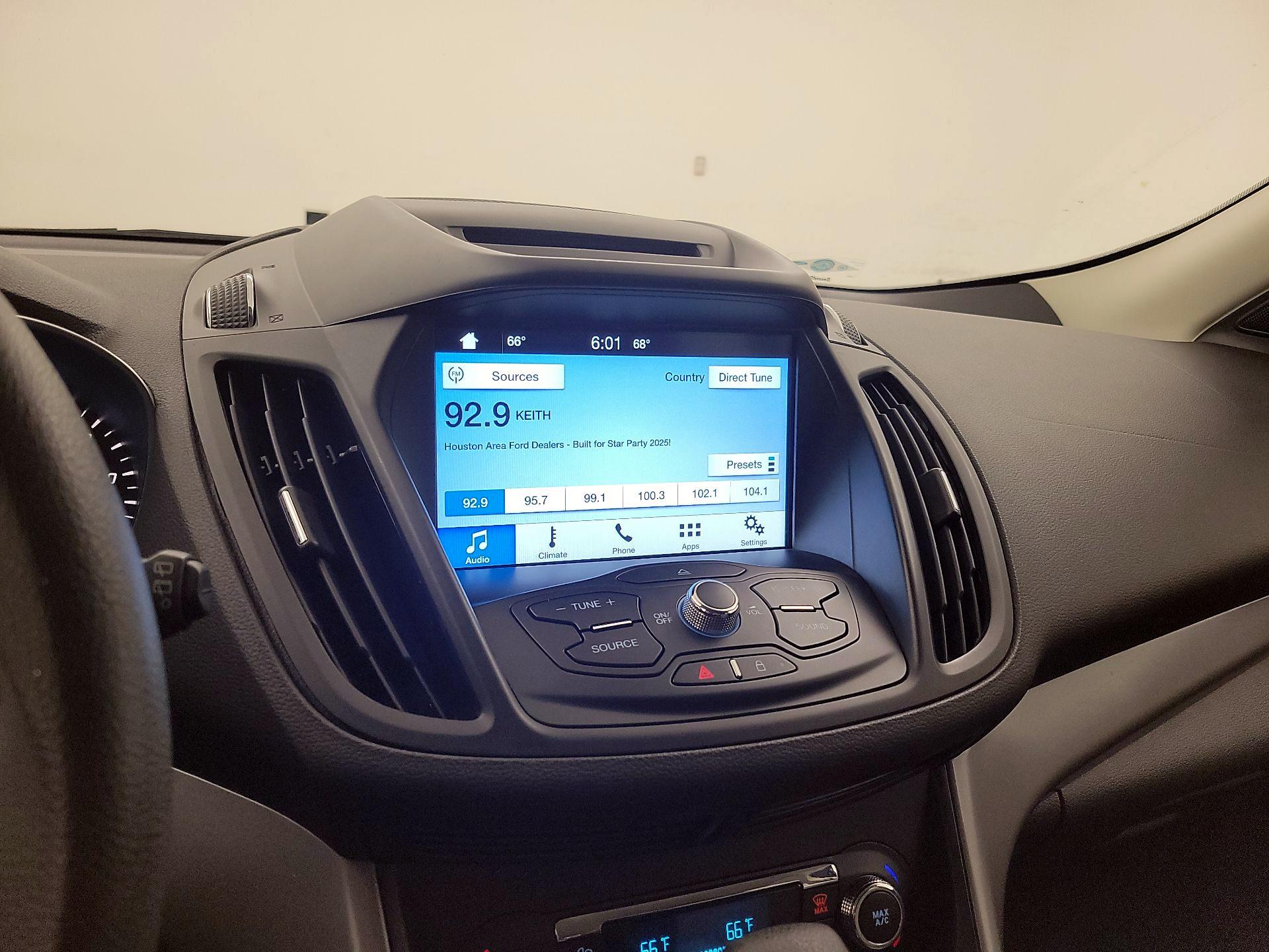 Thumbnail: 2016 Ford Escape - 15