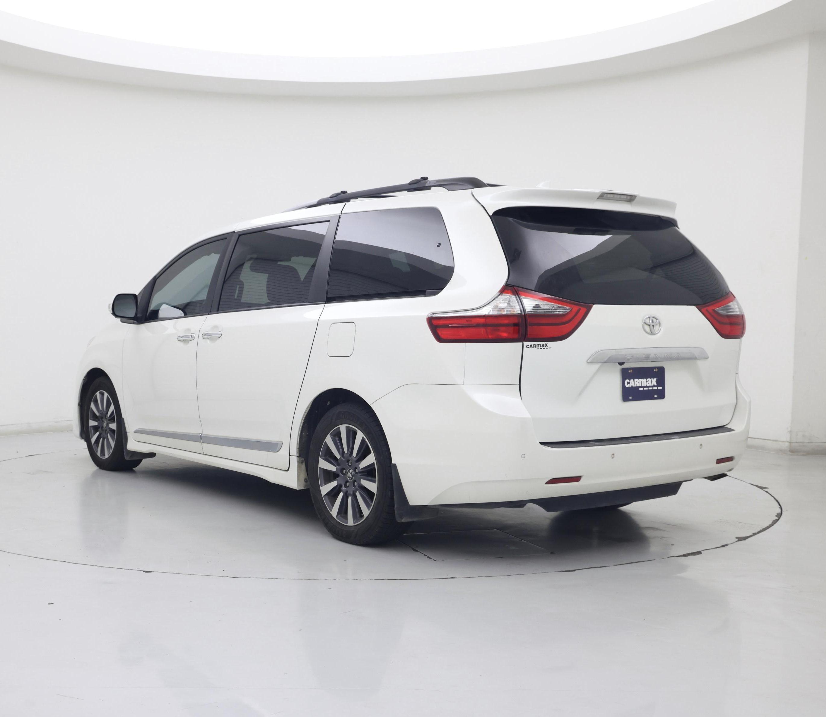 Thumbnail: 2020 Toyota Sienna - 2
