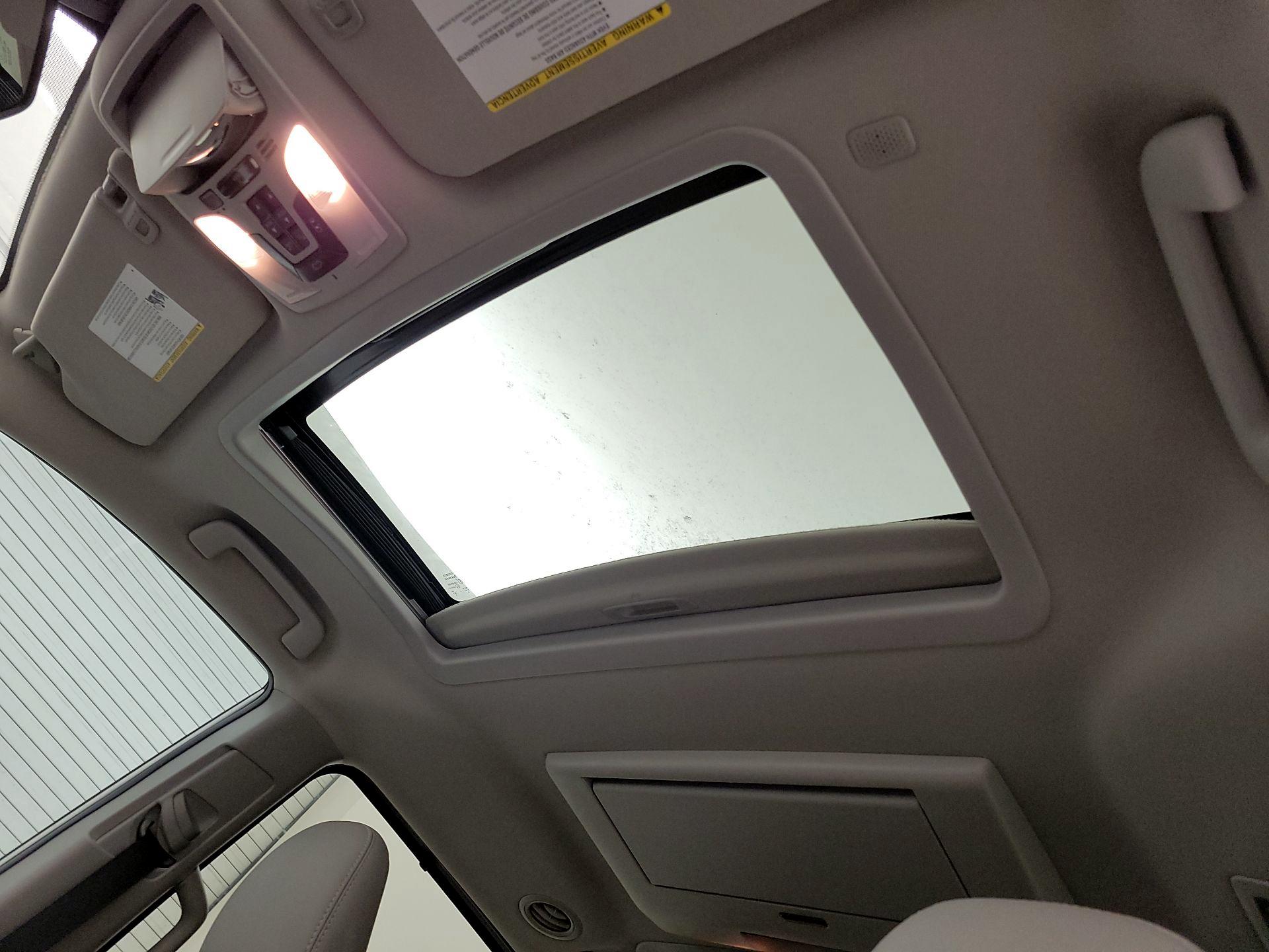 Thumbnail: 2020 Toyota Sienna - 20