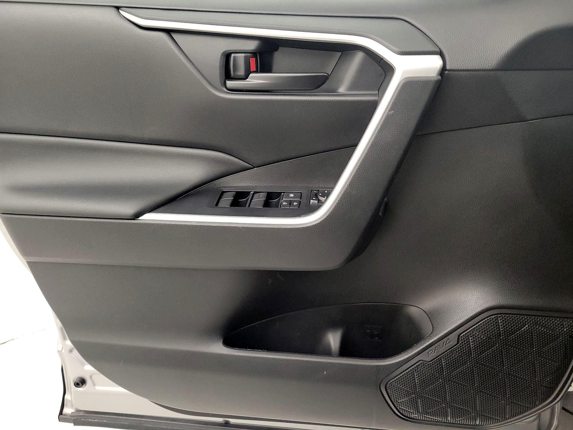 Thumbnail: 2022 Toyota RAV4 - 12