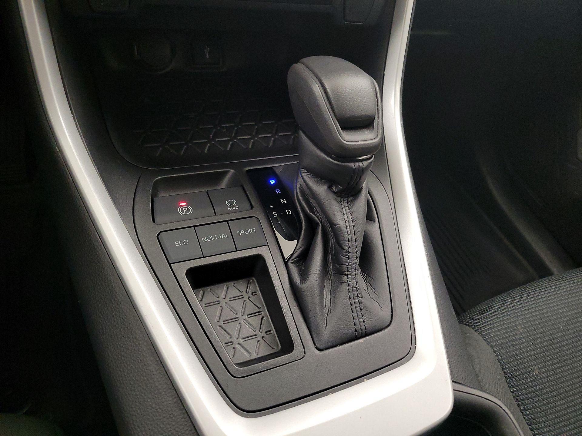 Thumbnail: 2022 Toyota RAV4 - 17