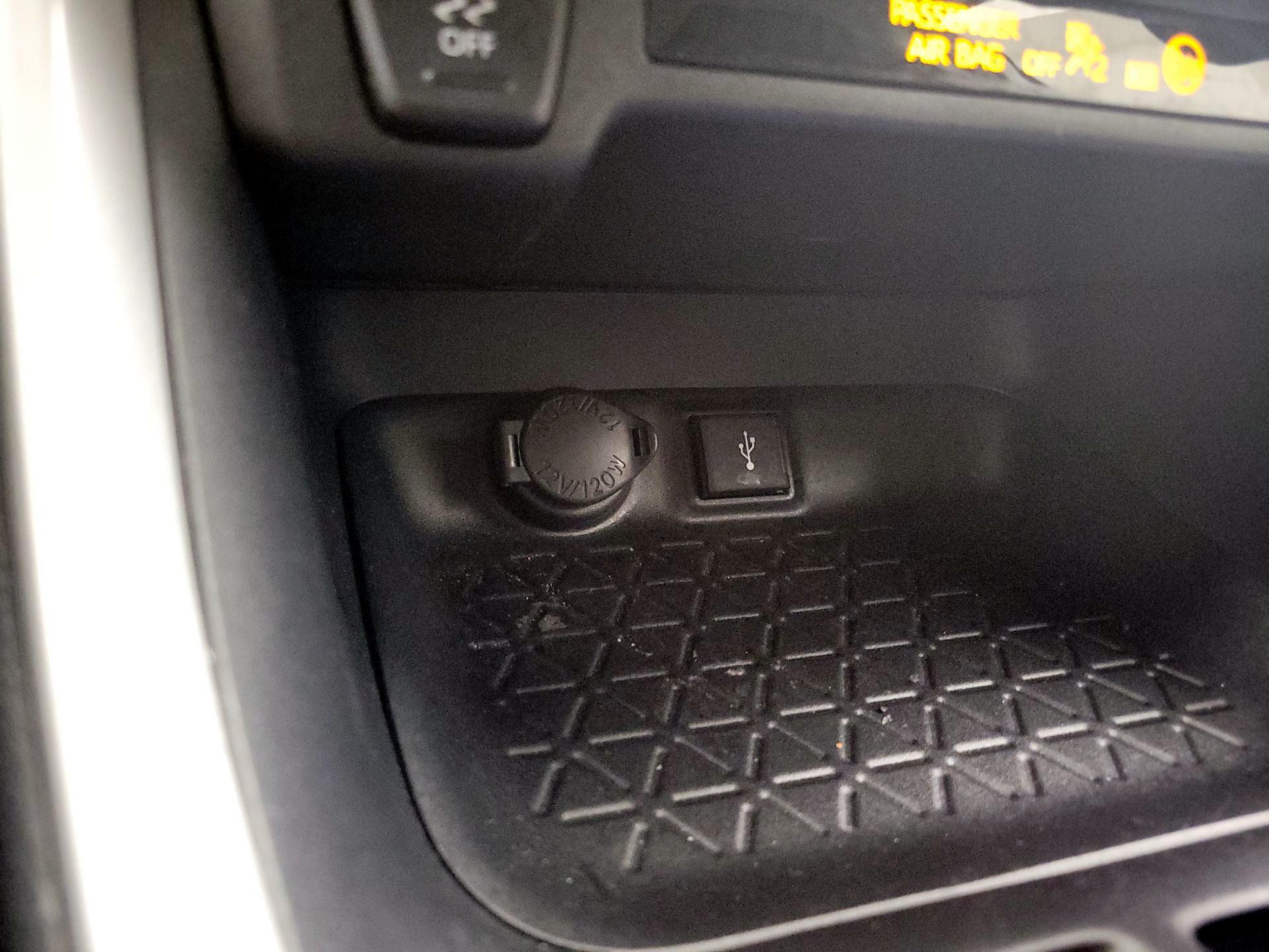 Thumbnail: 2022 Toyota RAV4 - 18