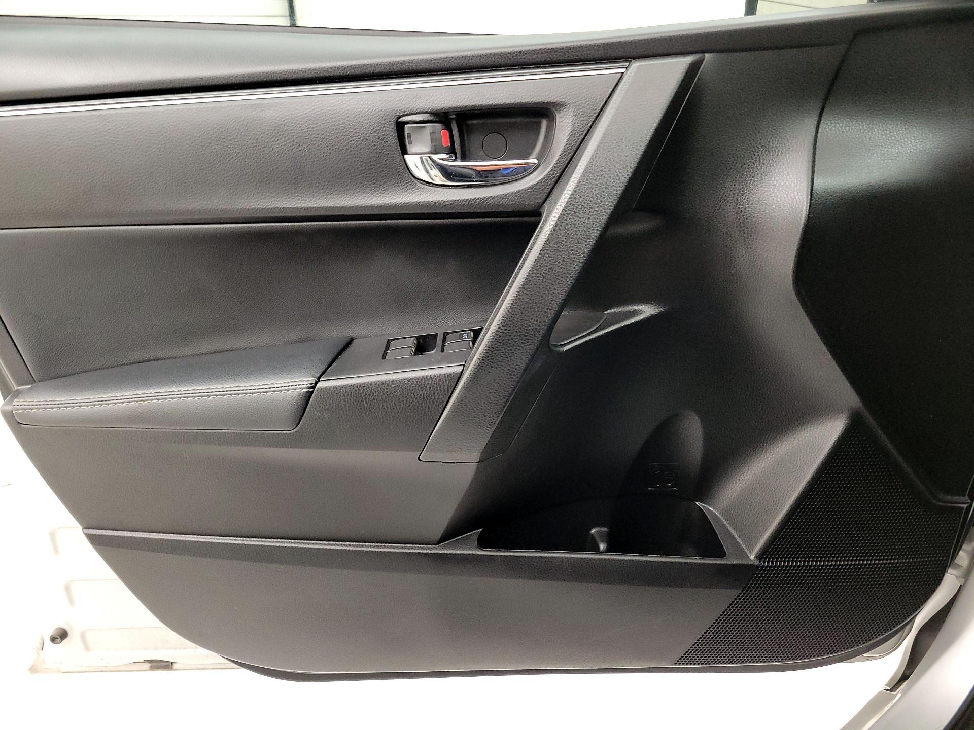 Thumbnail: 2018 Toyota Corolla - 12