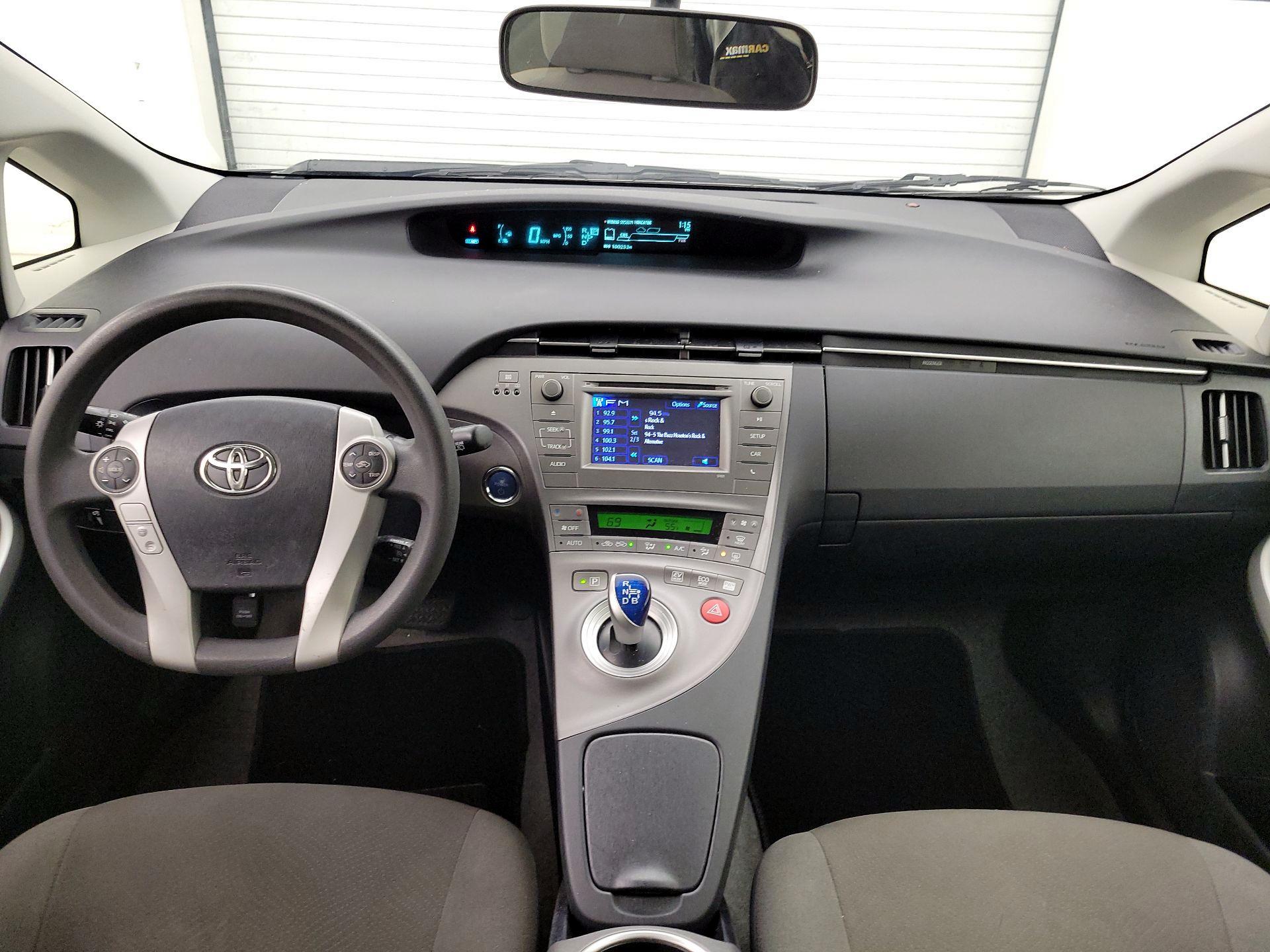 Thumbnail: 2015 Toyota Prius - 9