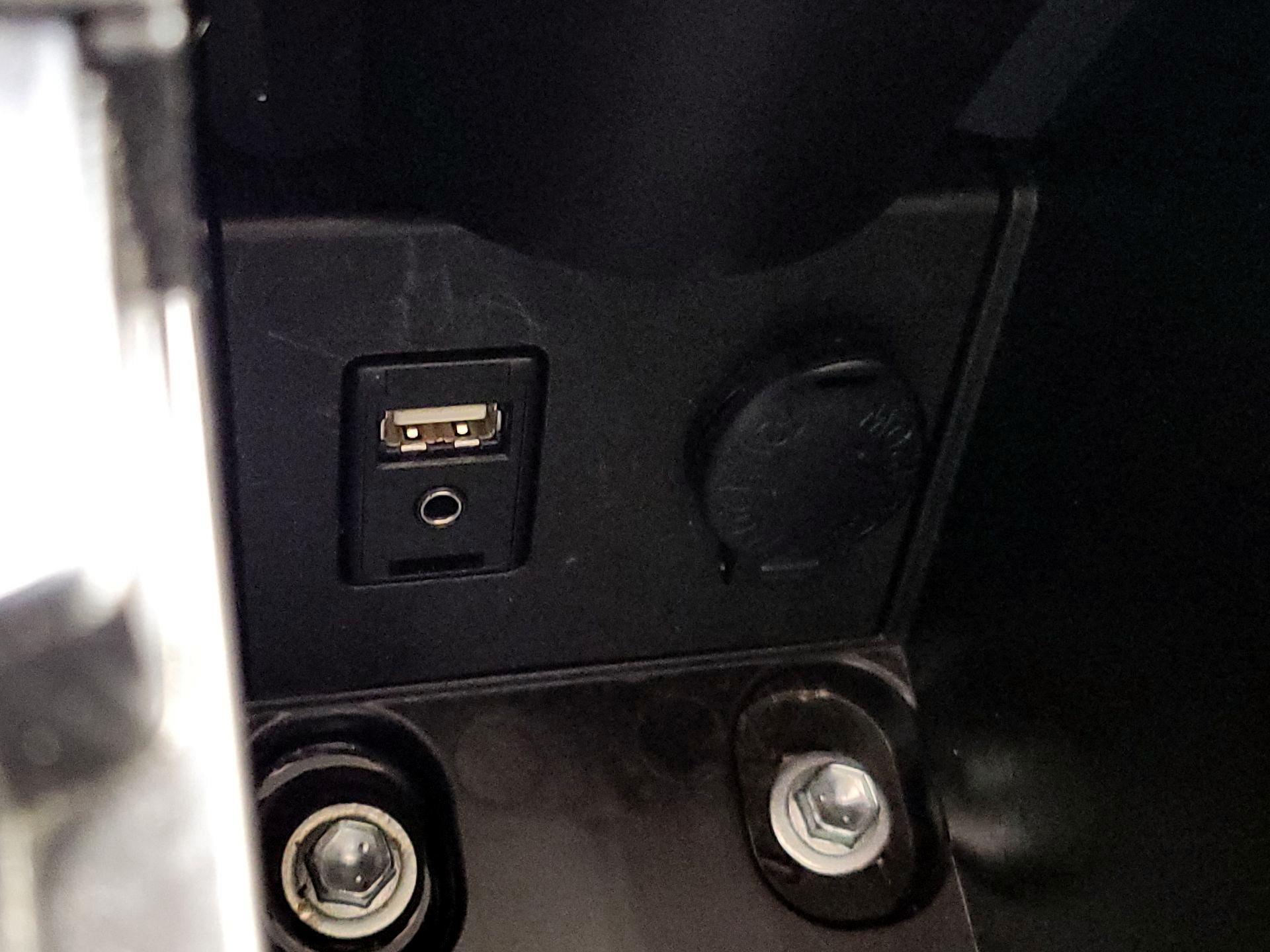 Thumbnail: 2015 Toyota Prius - 18