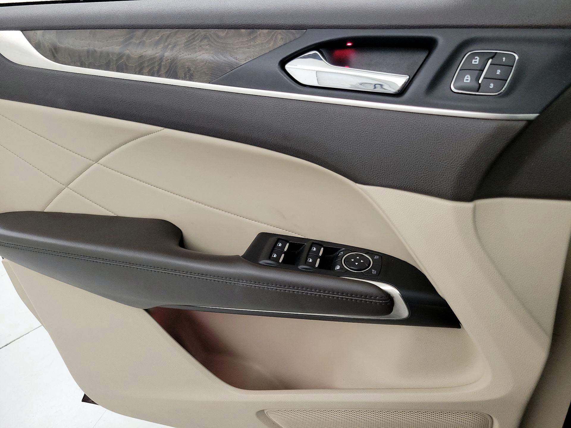 Thumbnail: 2019 Lincoln MKC - 12