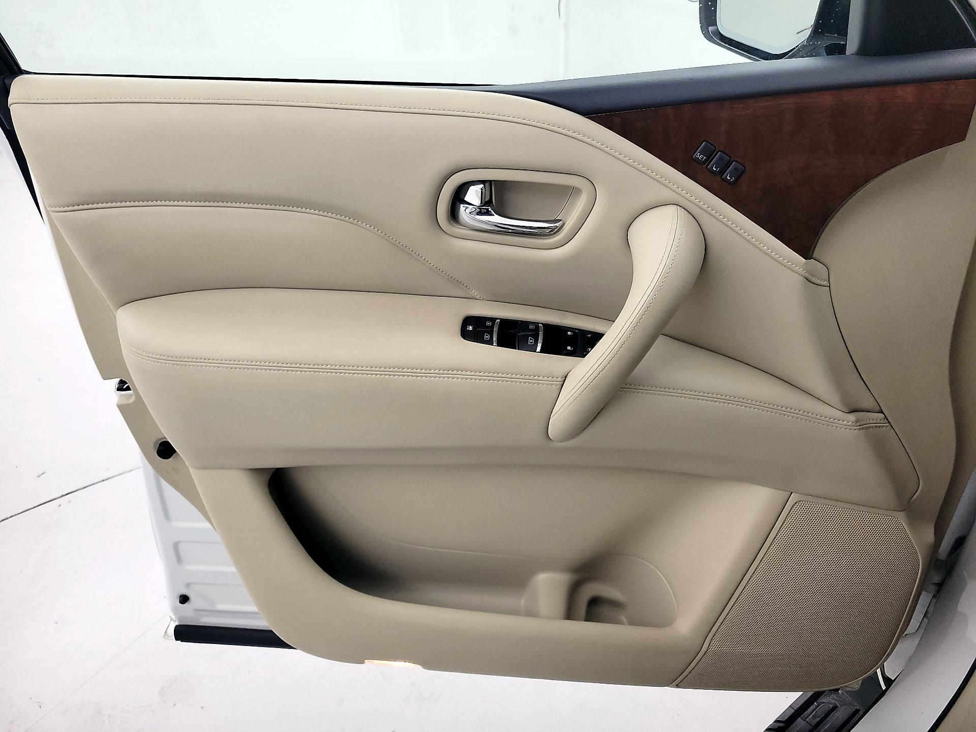 Thumbnail: 2018 INFINITI QX80 - 12