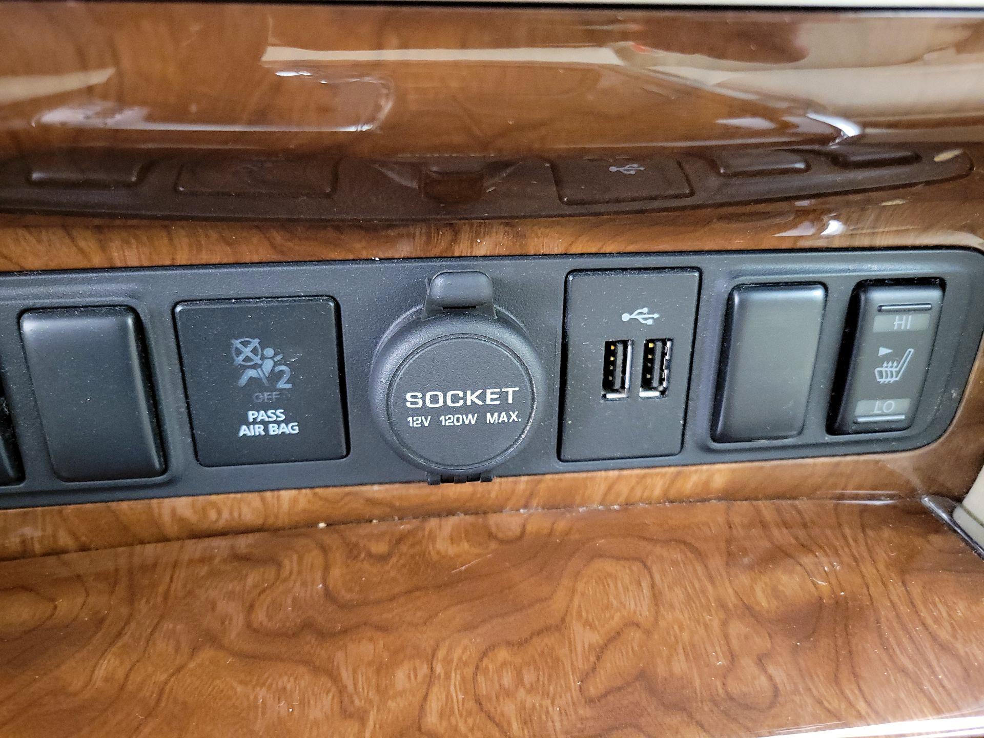 Thumbnail: 2018 INFINITI QX80 - 19