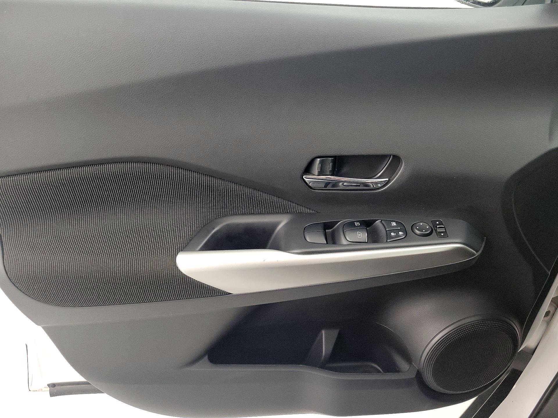 Thumbnail: 2018 Nissan Kicks - 12