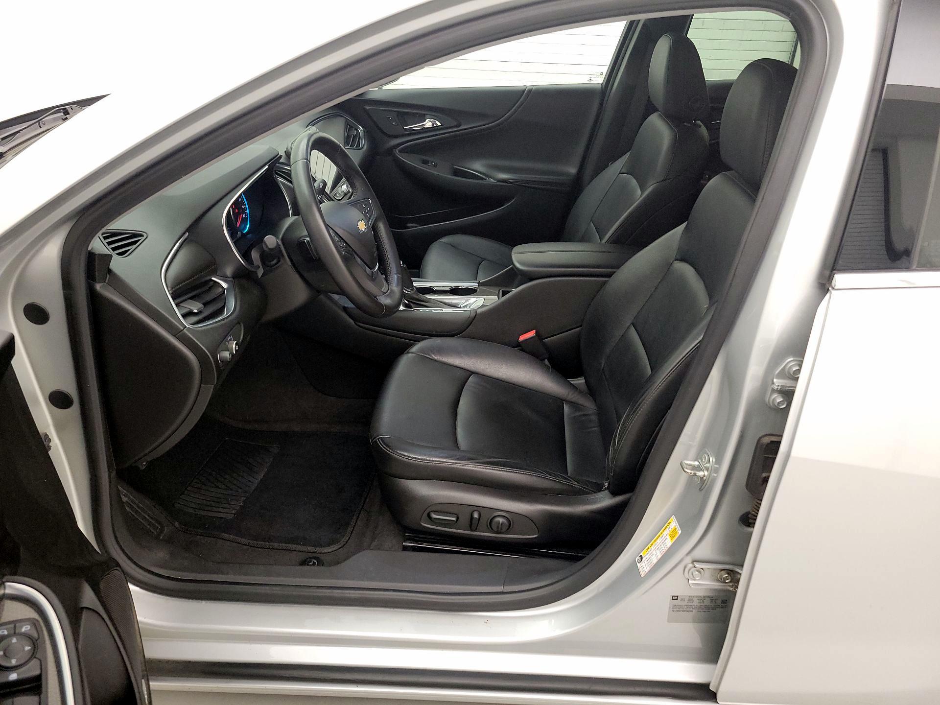 Thumbnail: 2016 Chevrolet Malibu - 11