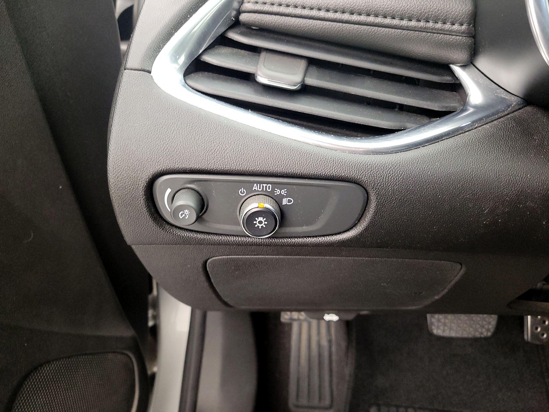 Thumbnail: 2016 Chevrolet Malibu - 13