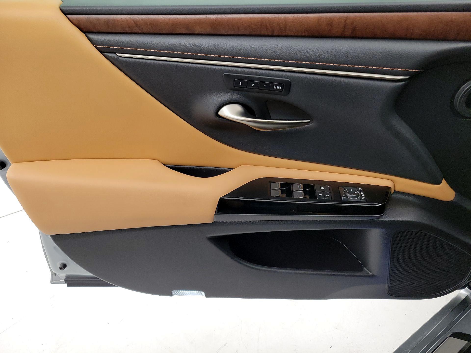 Thumbnail: 2023 Lexus ES - 12