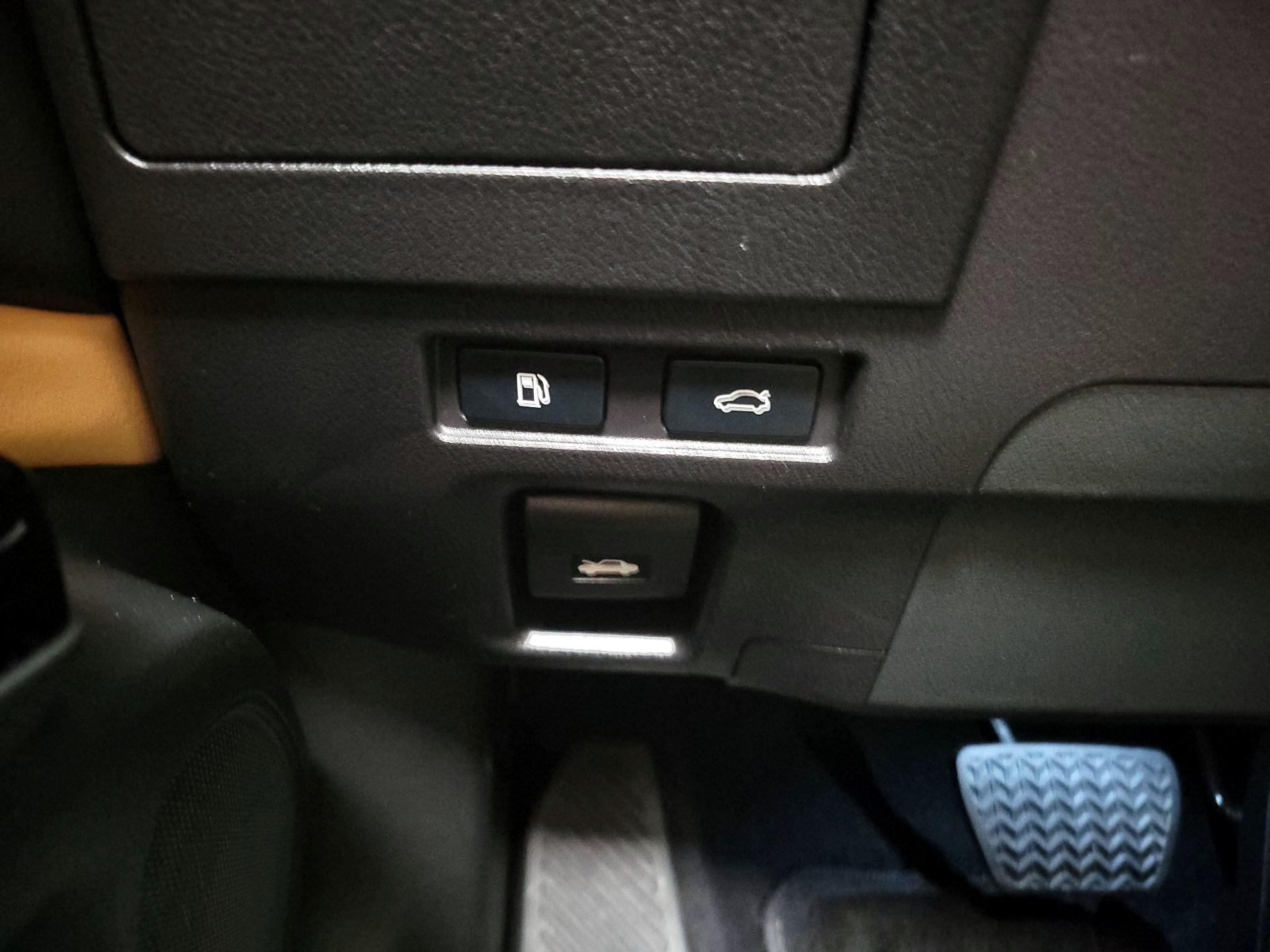 Thumbnail: 2023 Lexus ES - 13