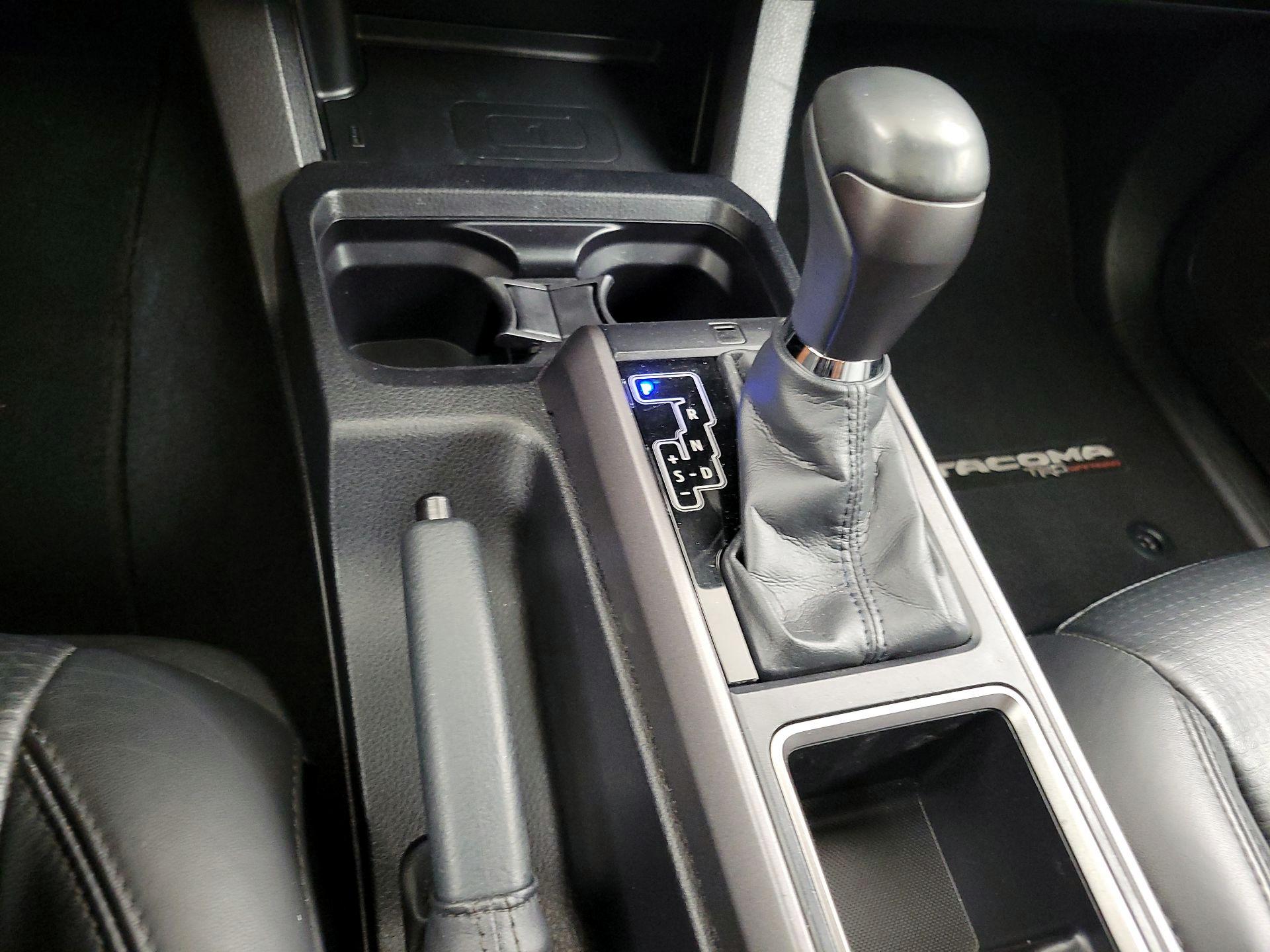 Thumbnail: 2022 Toyota Tacoma - 18