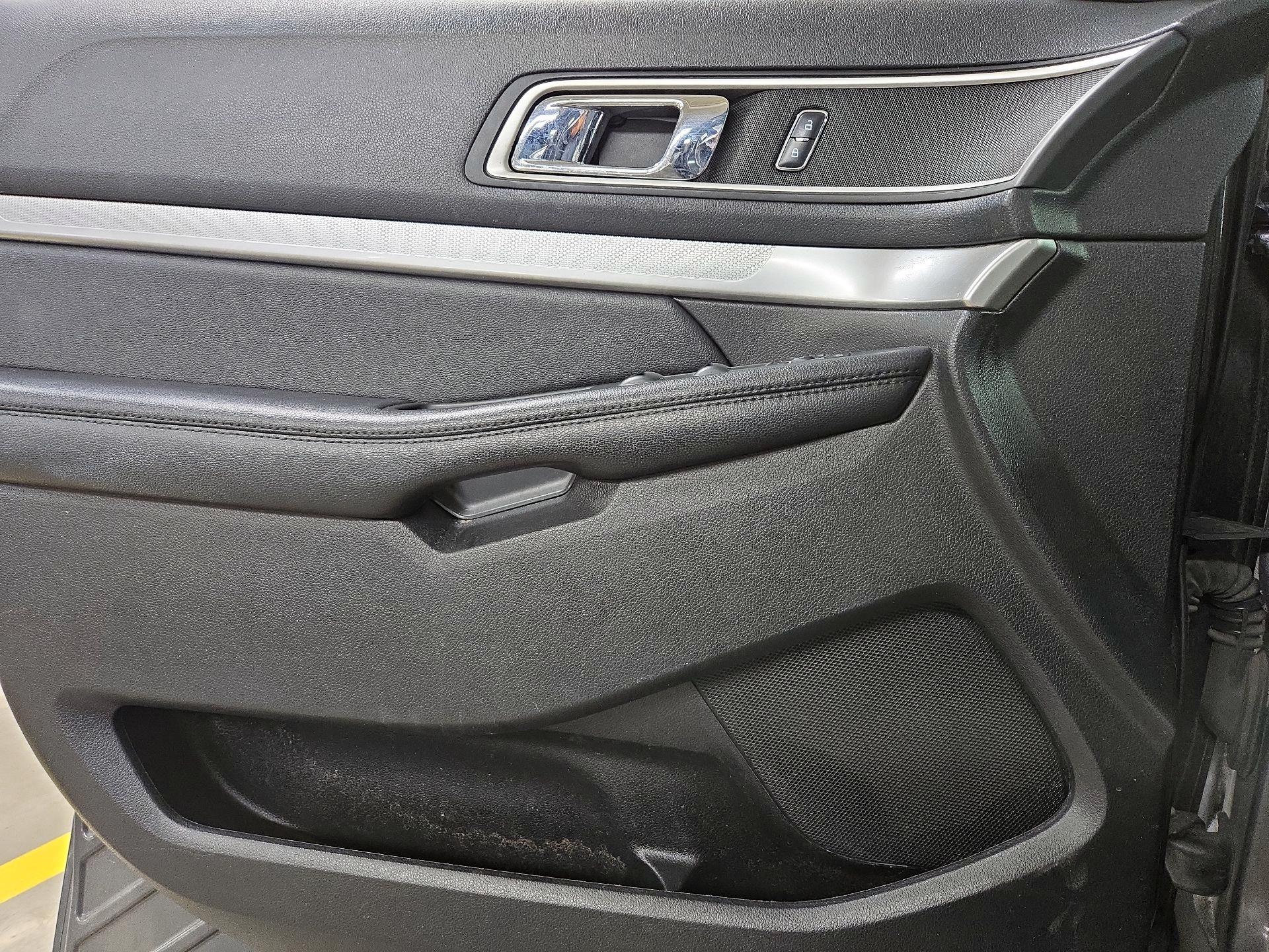 Thumbnail: 2016 Ford Explorer - 12