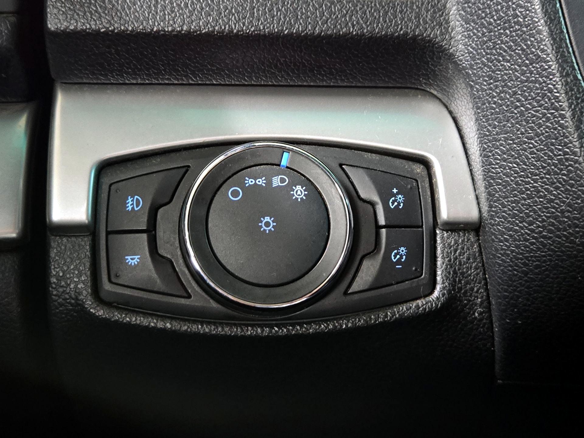 Thumbnail: 2016 Ford Explorer - 13