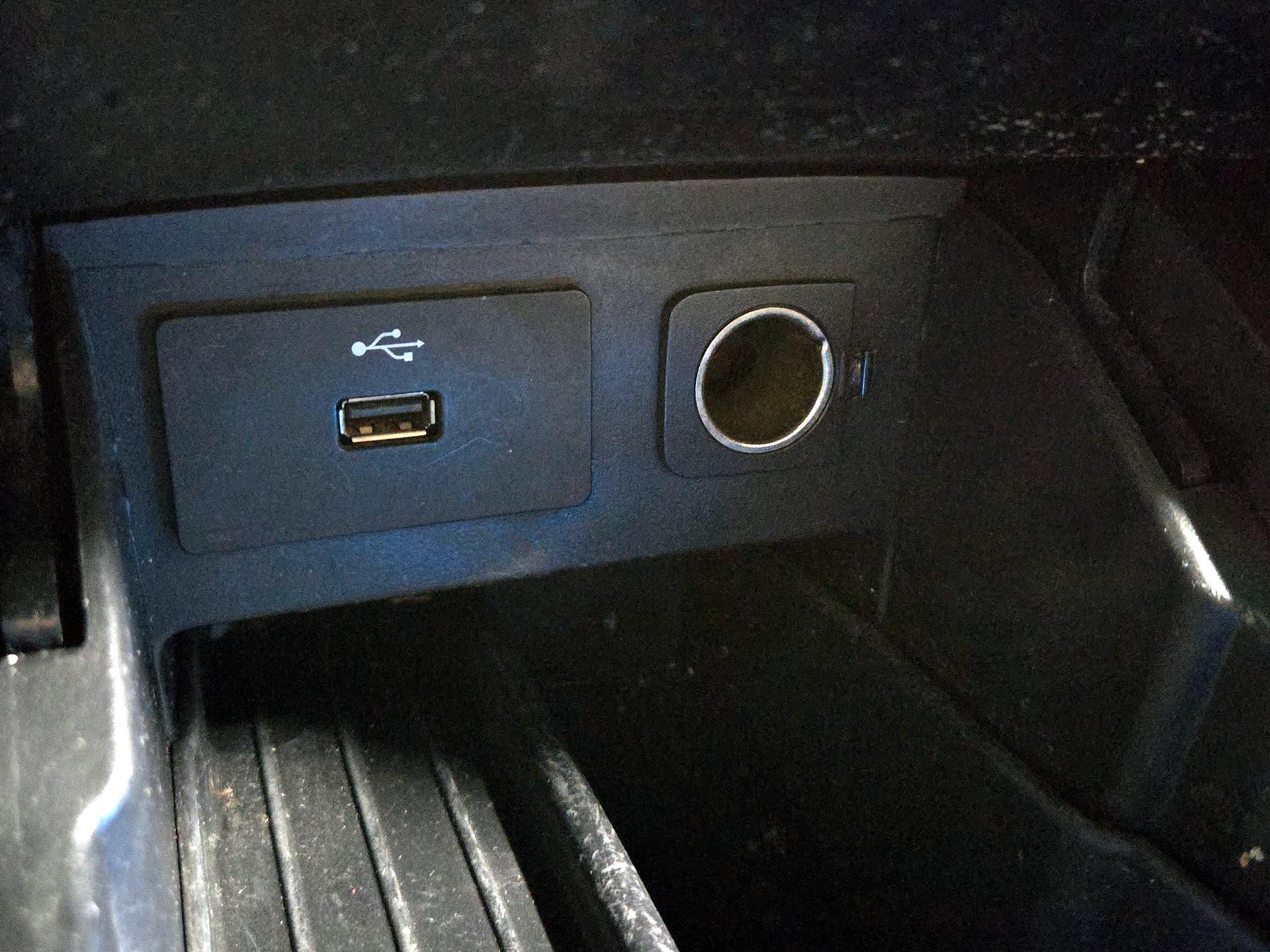 Thumbnail: 2016 Ford Explorer - 18