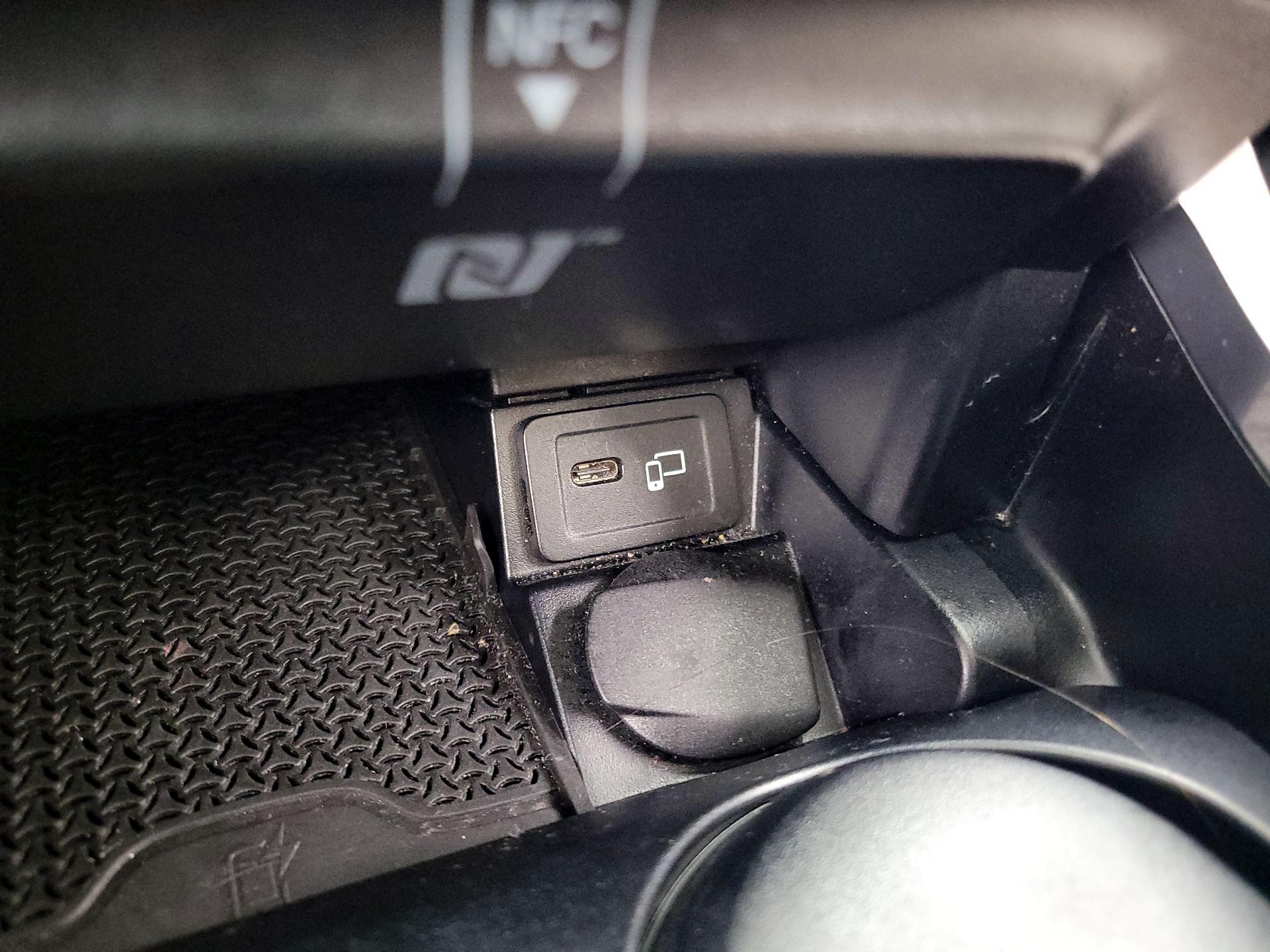 Thumbnail: 2022 Mercedes-Benz E-Class - 19