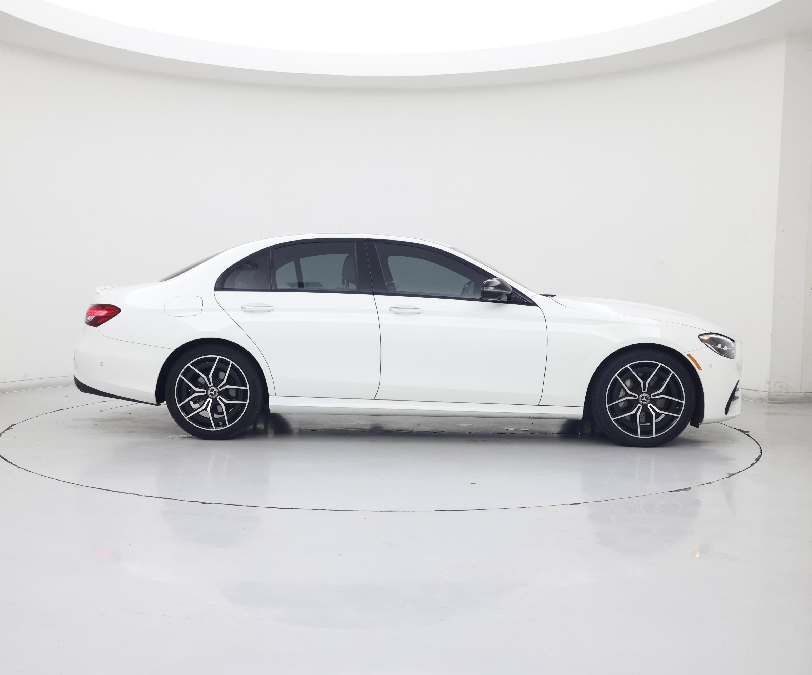 Thumbnail: 2022 Mercedes-Benz E-Class - 7