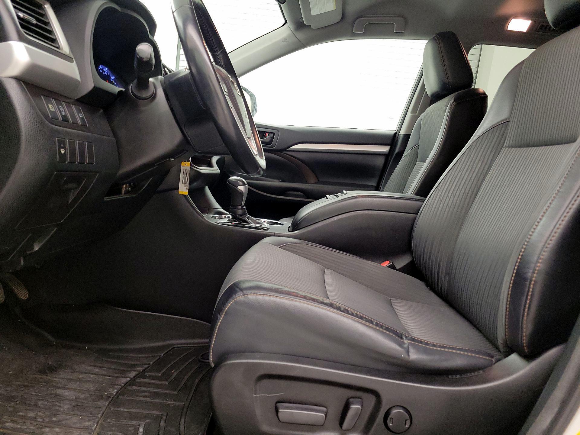 Thumbnail: 2018 Toyota Highlander - 11