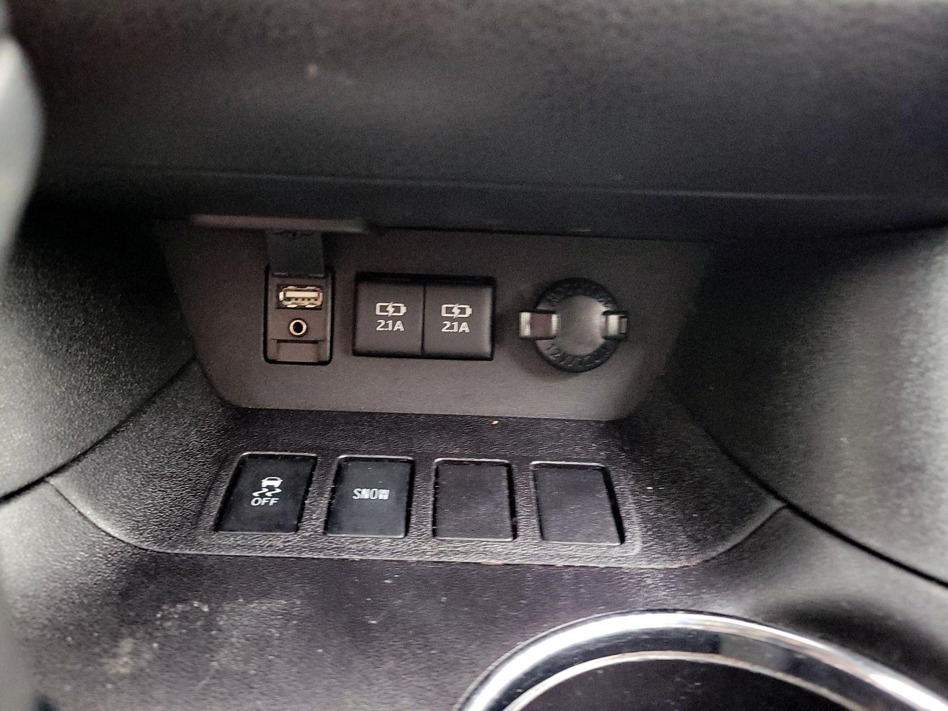 Thumbnail: 2018 Toyota Highlander - 18