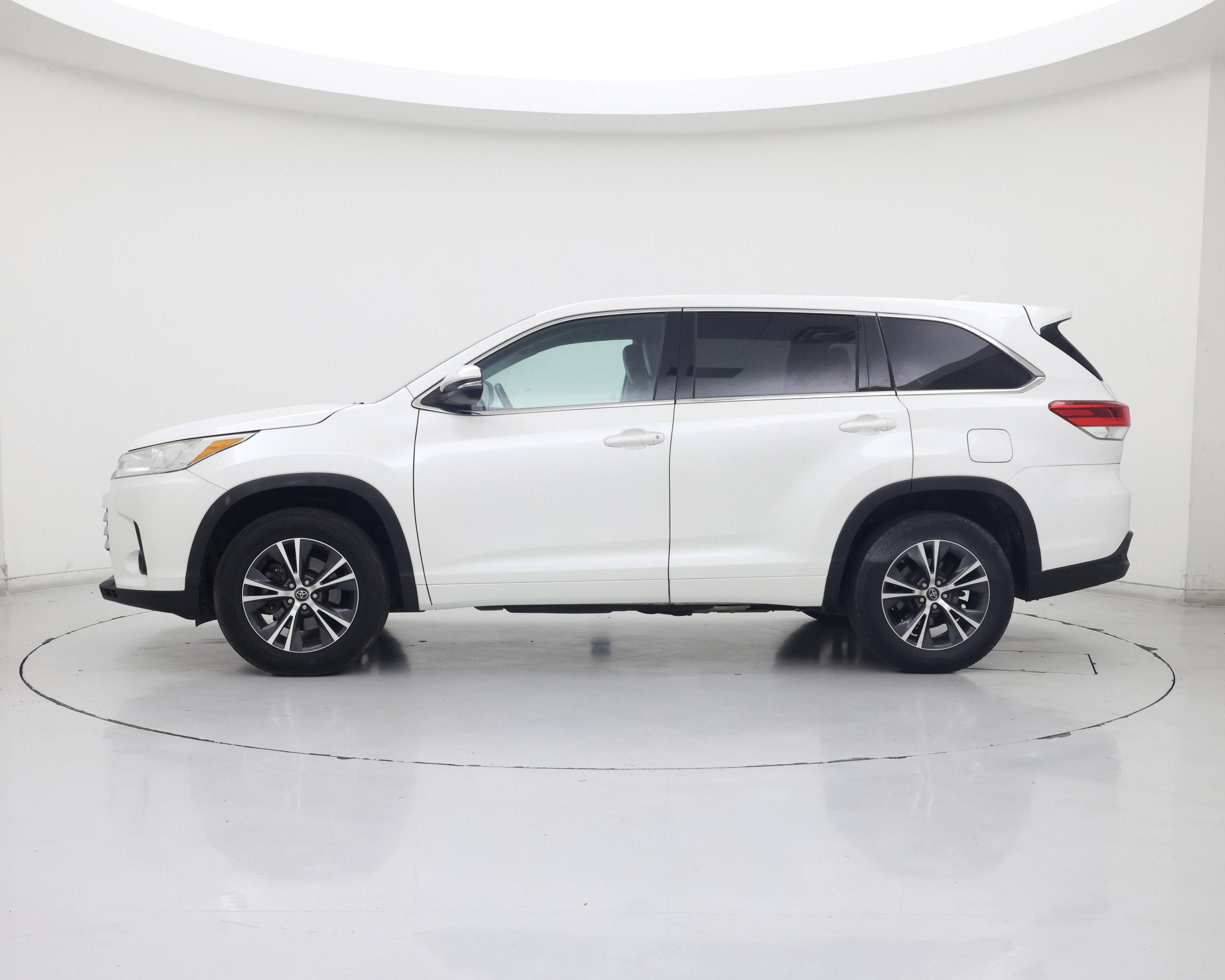 Thumbnail: 2018 Toyota Highlander - 3