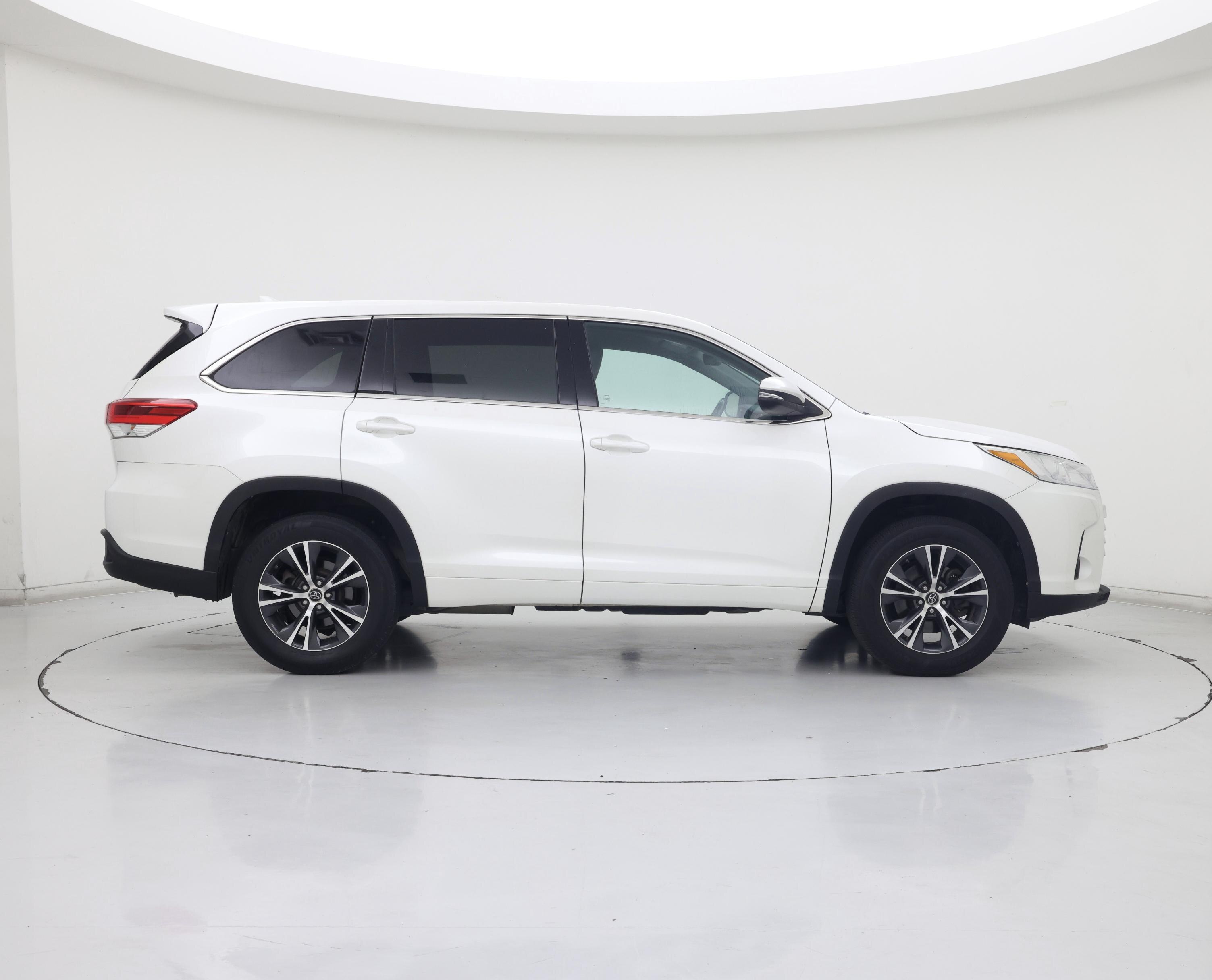 Thumbnail: 2018 Toyota Highlander - 7