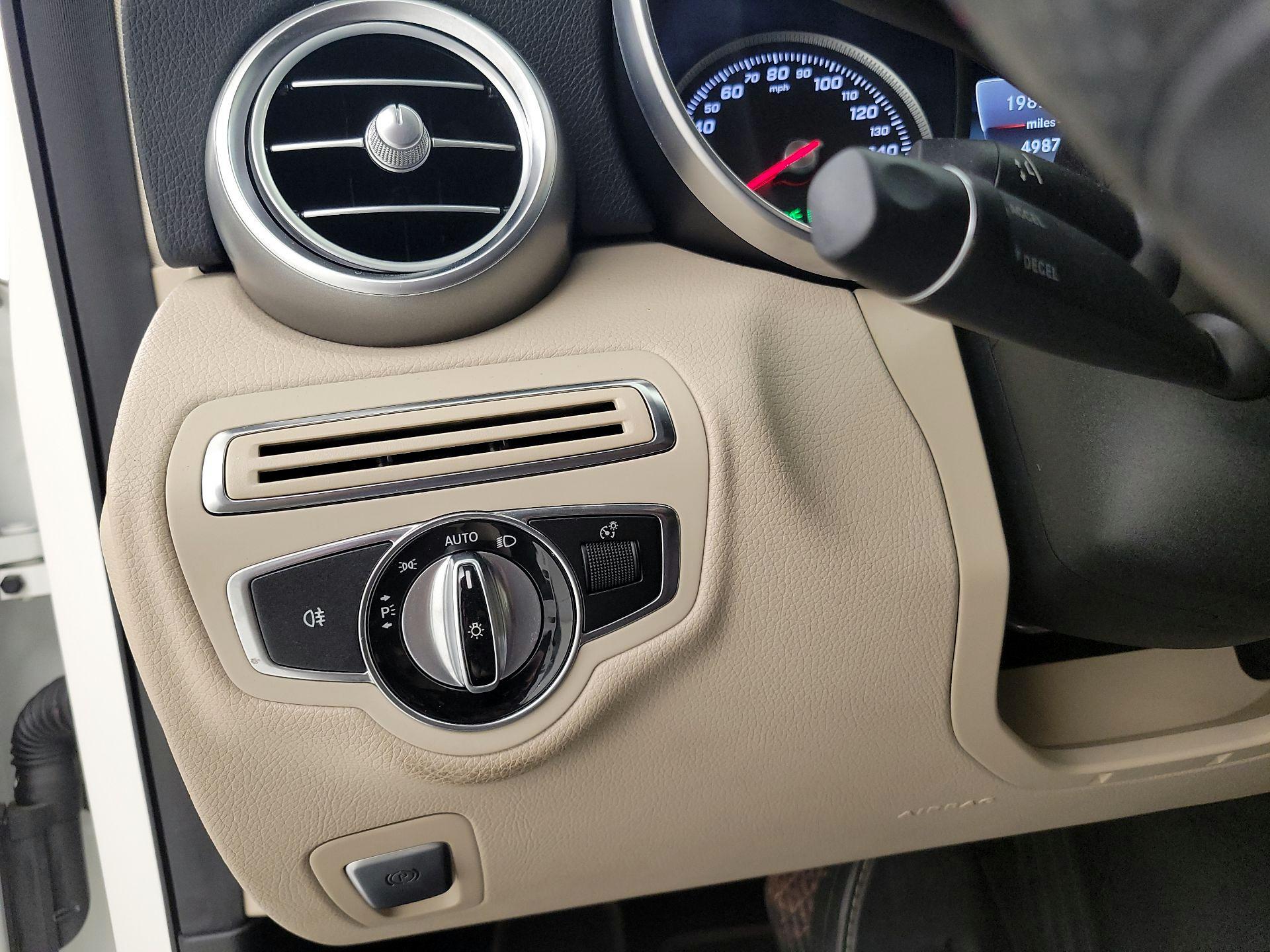 Thumbnail: 2015 Mercedes-Benz C-Class - 13