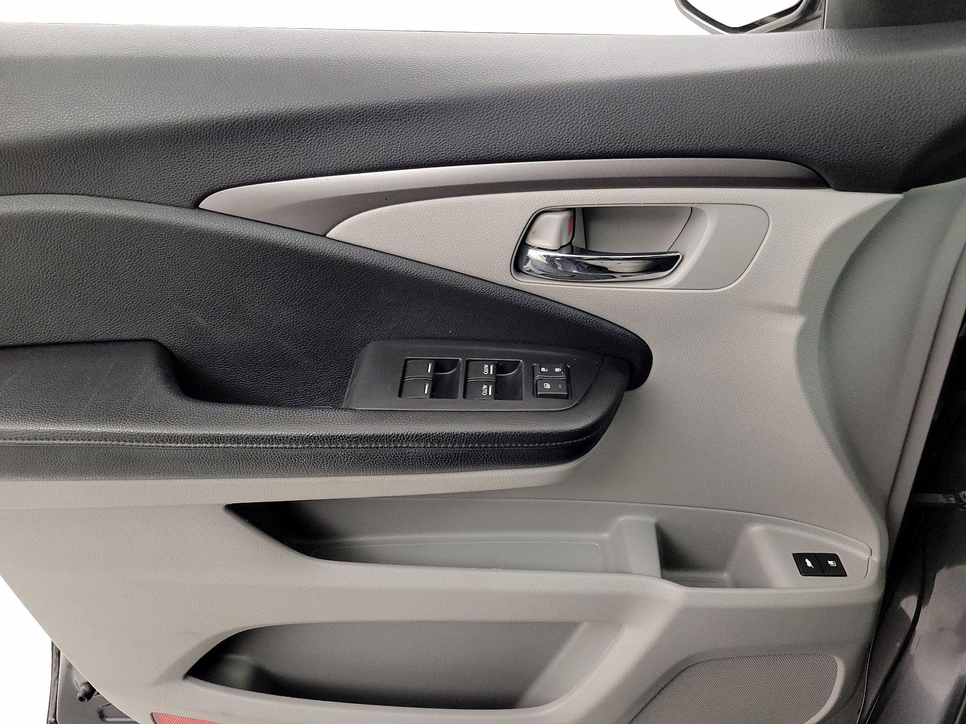 Thumbnail: 2018 Honda Pilot - 12