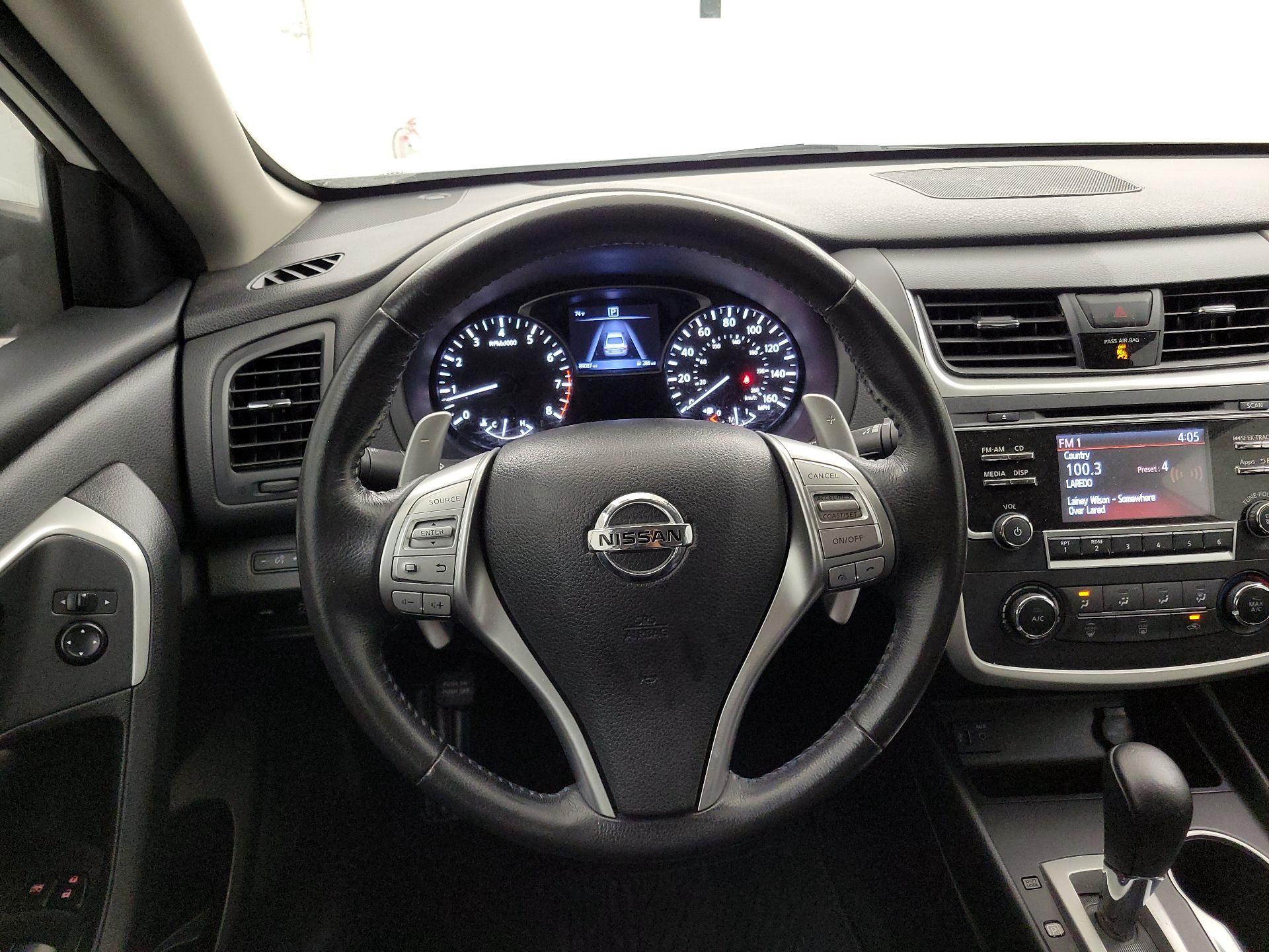 Thumbnail: 2016 Nissan Altima - 10